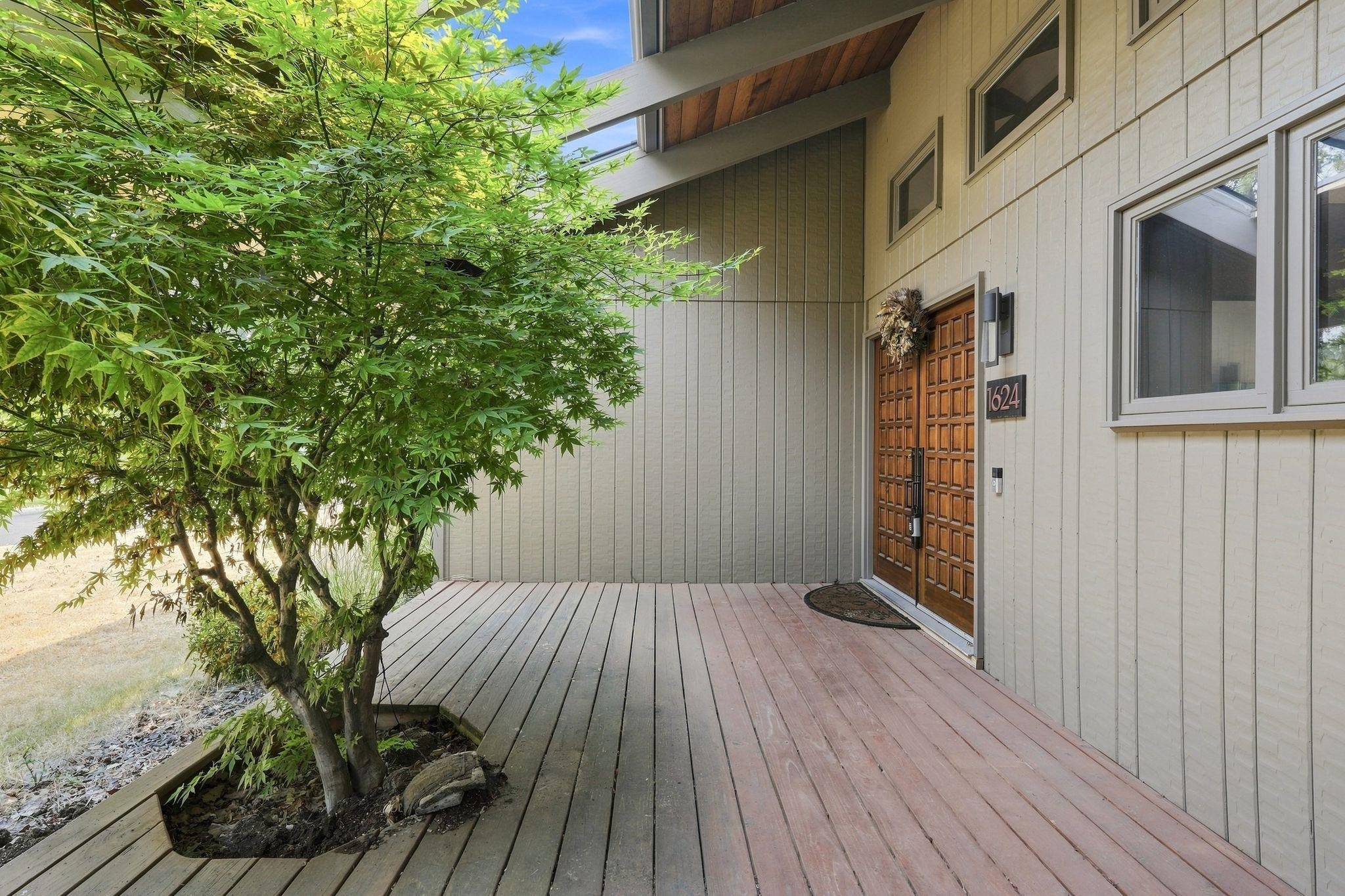 1624 E 49th Ave - Photo 2