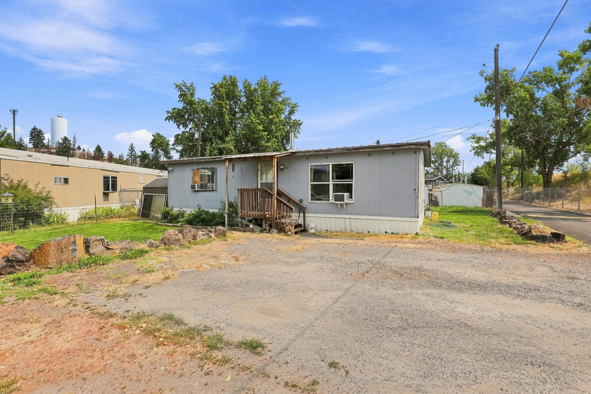 11920 E Mansfield Ave - Photo 2