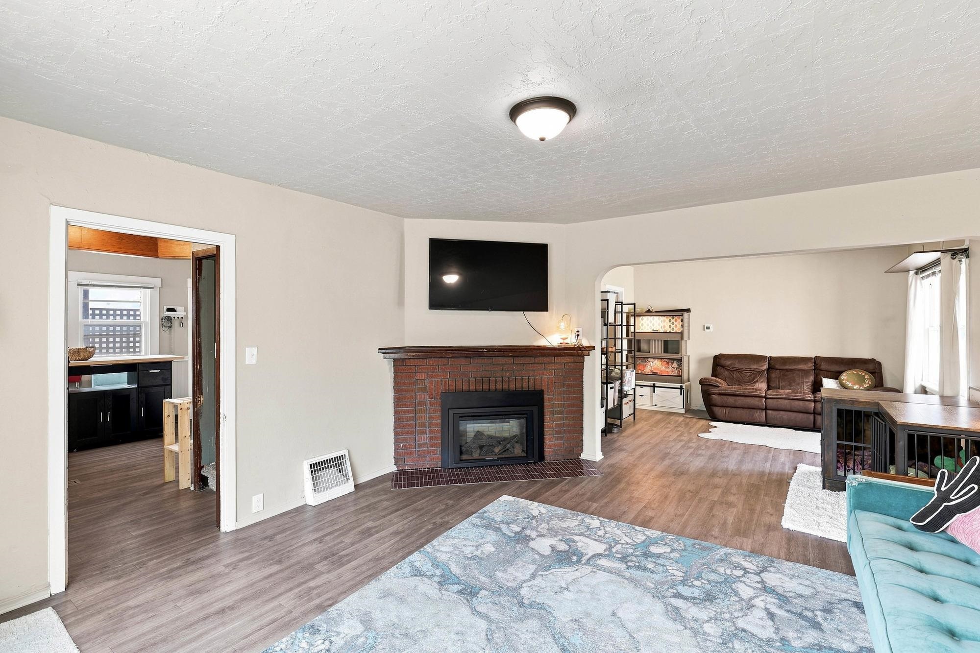 712 E 9th Ave - Photo 4