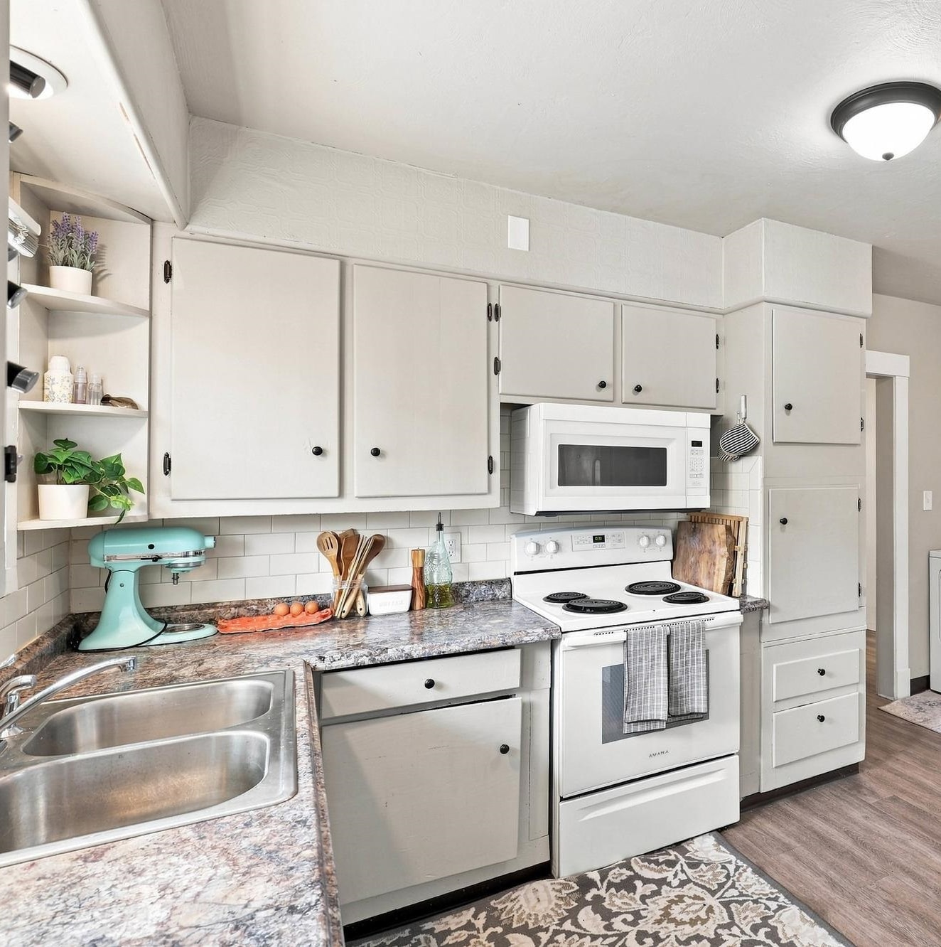 712 E 9th Ave - Photo 9