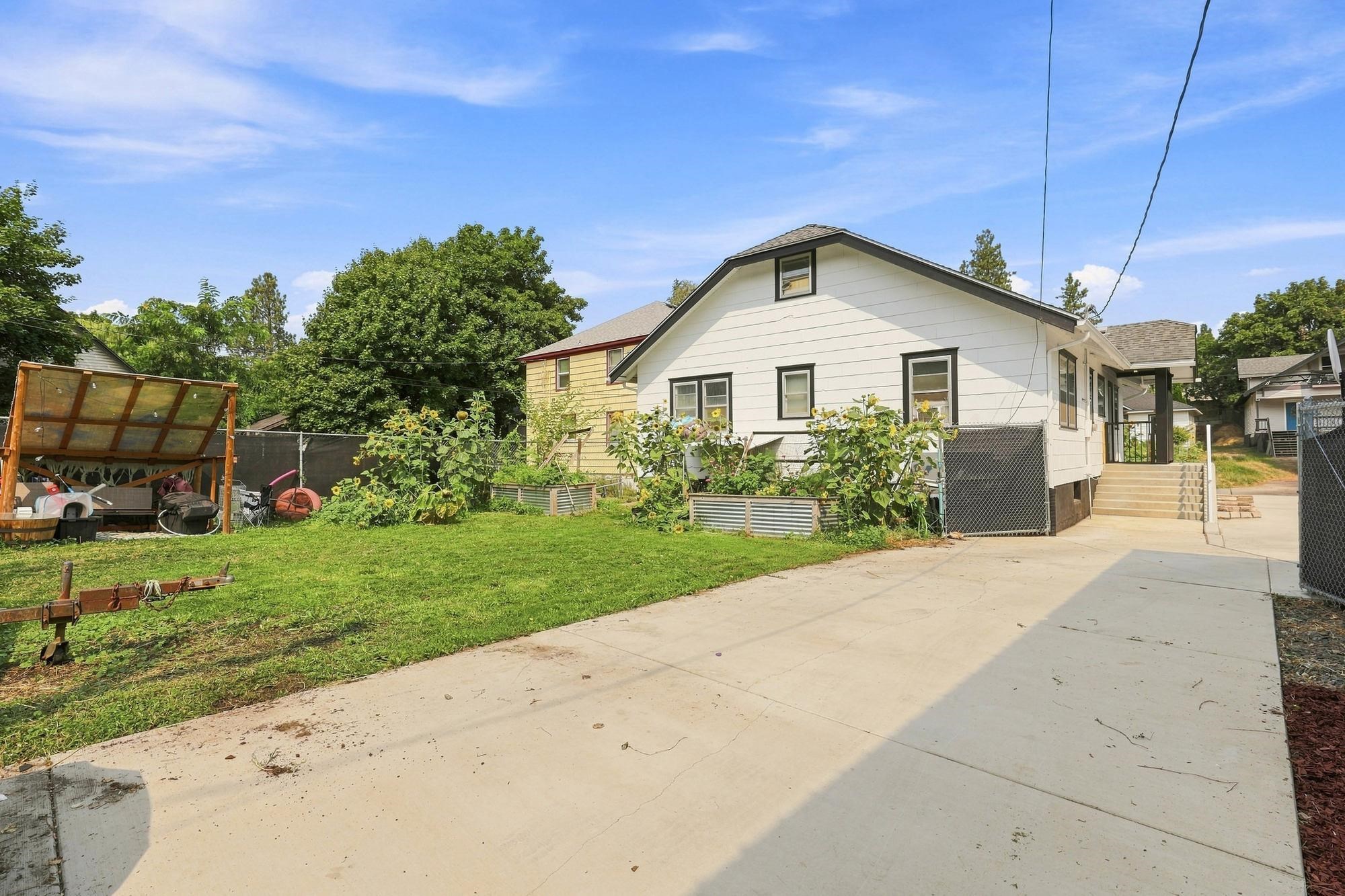 712 E 9th Ave - Photo 17