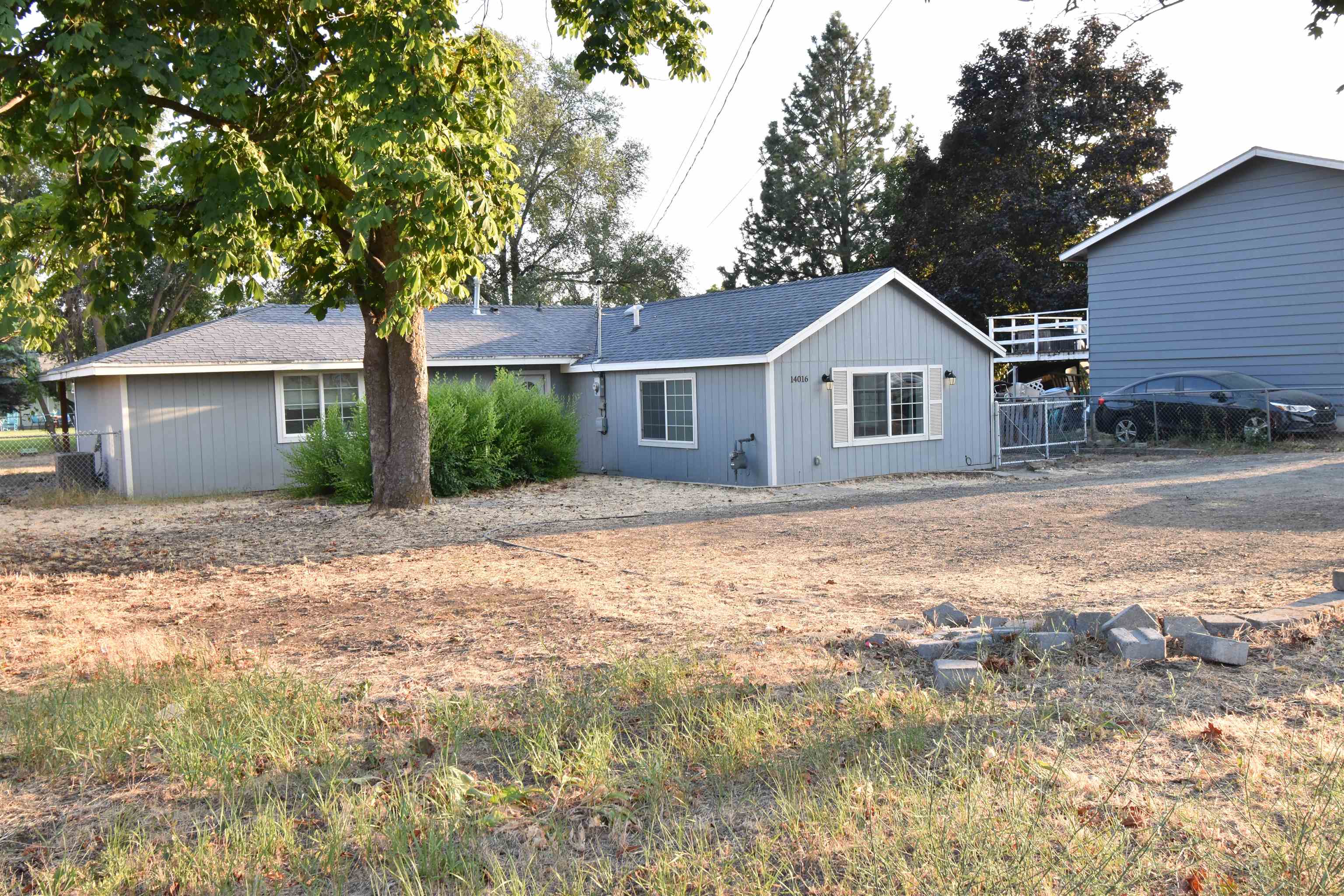 14016 E Broadway Ave - Photo 3