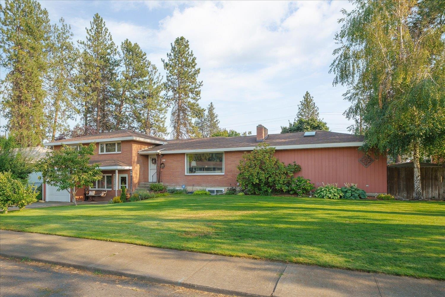 3423 W Elmhurst Ave - Photo 2