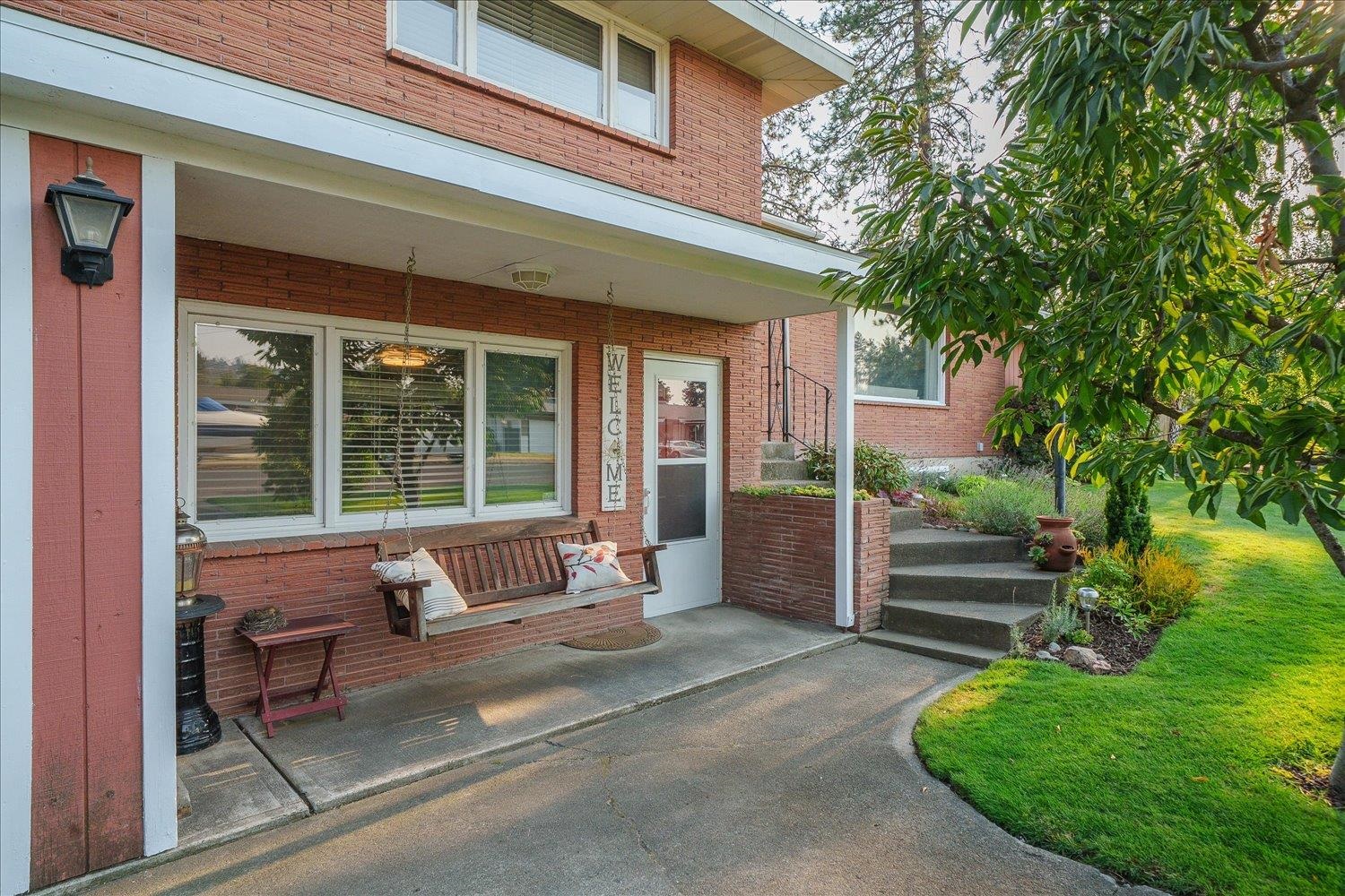 3423 W Elmhurst Ave - Photo 3