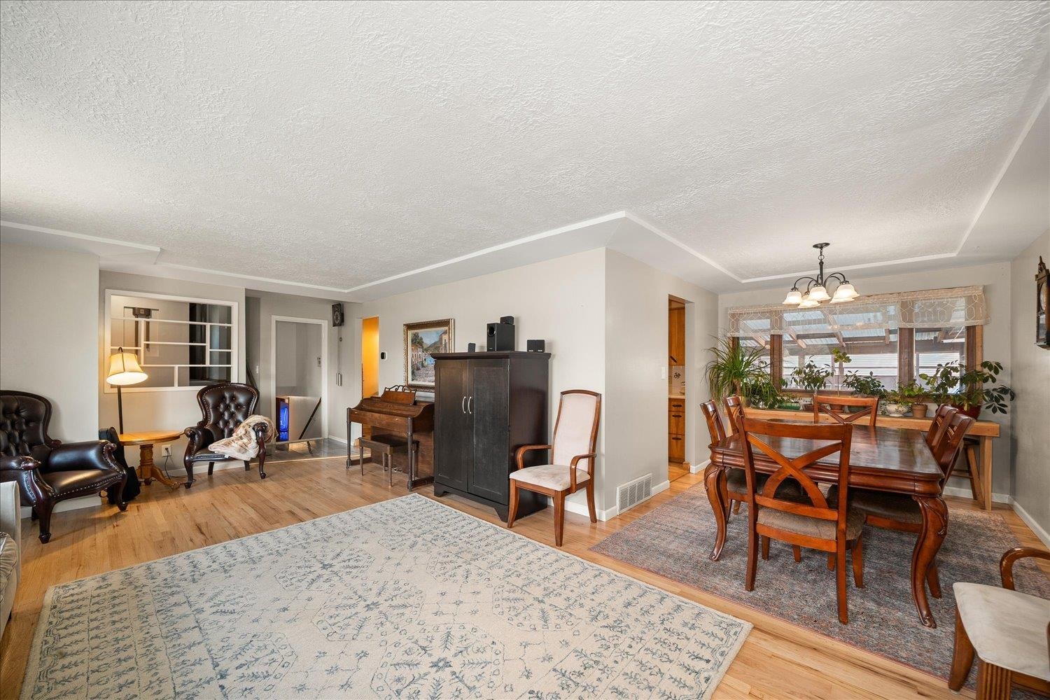 3423 W Elmhurst Ave - Photo 6