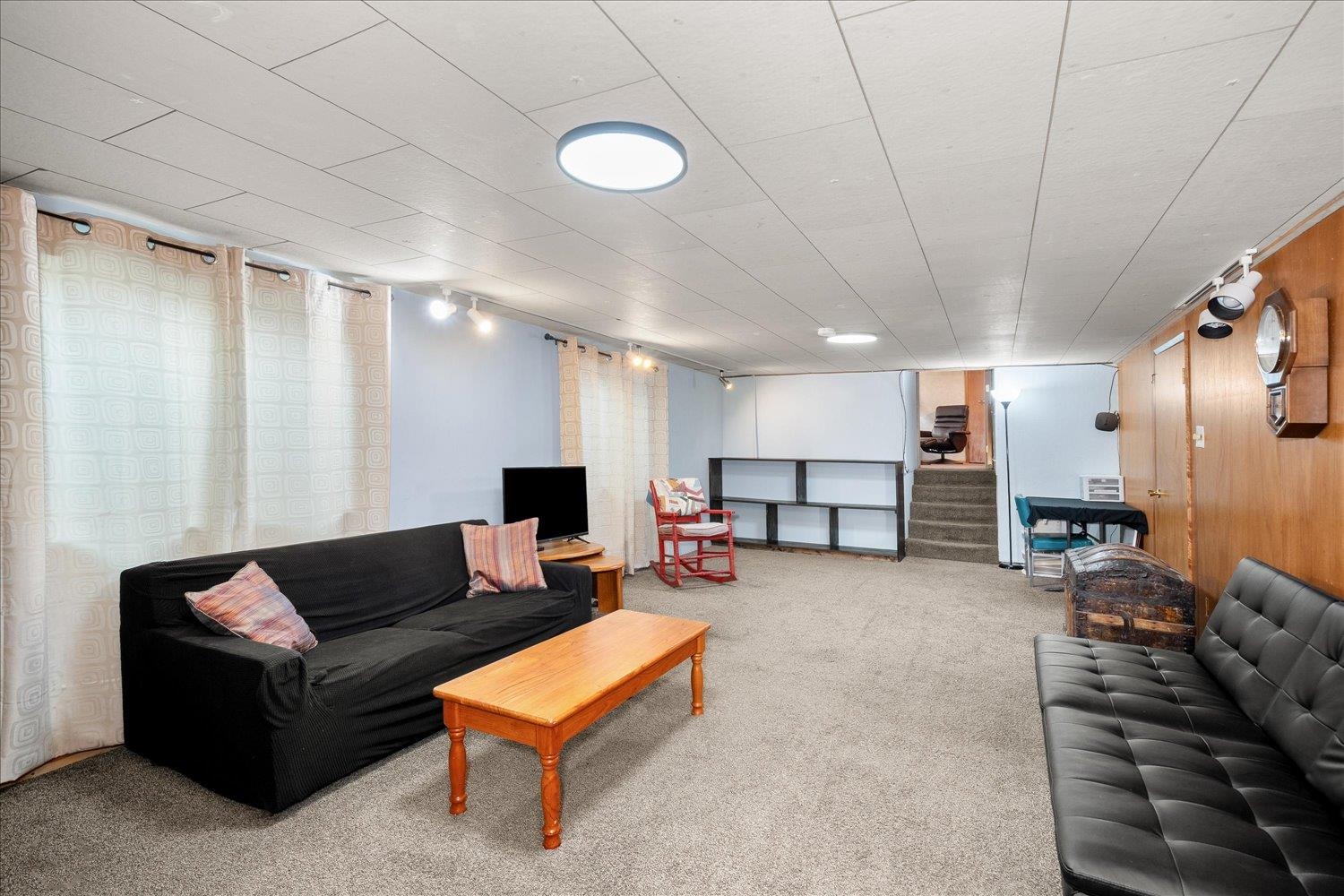 3423 W Elmhurst Ave - Photo 24