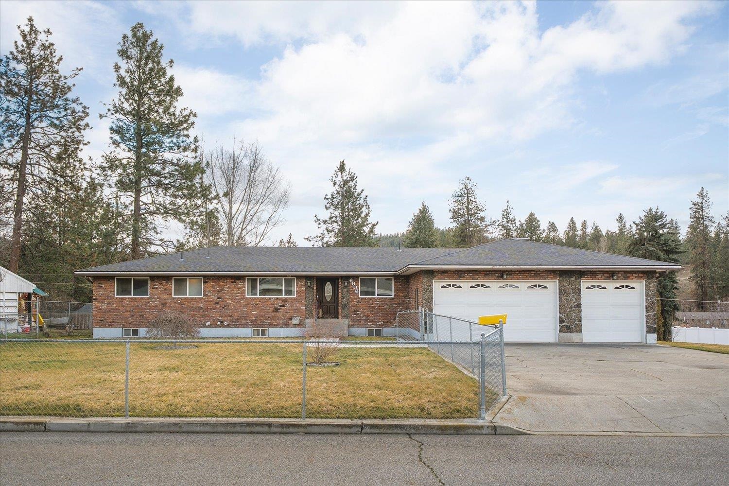 6906 E 10th Ave - Photo 1