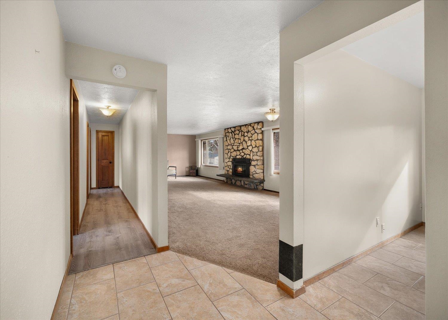 6906 E 10th Ave - Photo 2