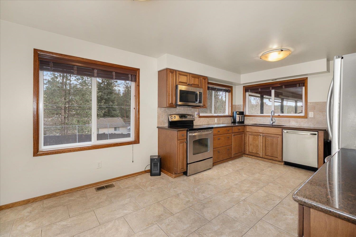 6906 E 10th Ave - Photo 3