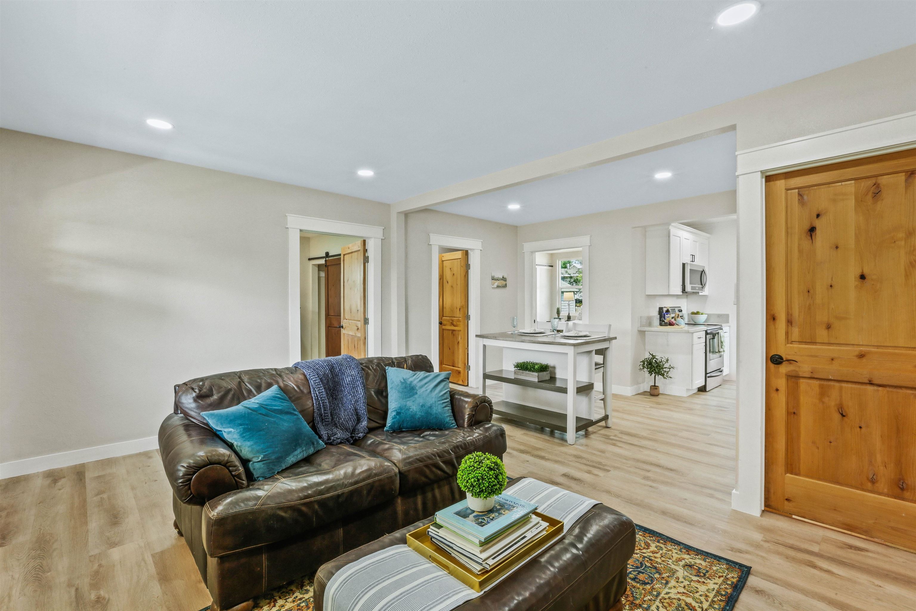 917 E Lacrosse Ave - Photo 8