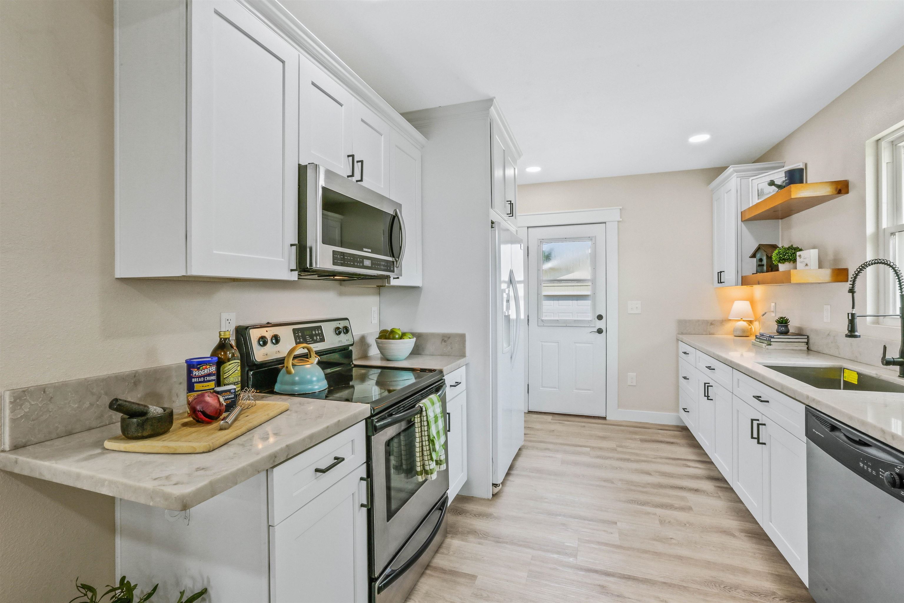 917 E Lacrosse Ave - Photo 3