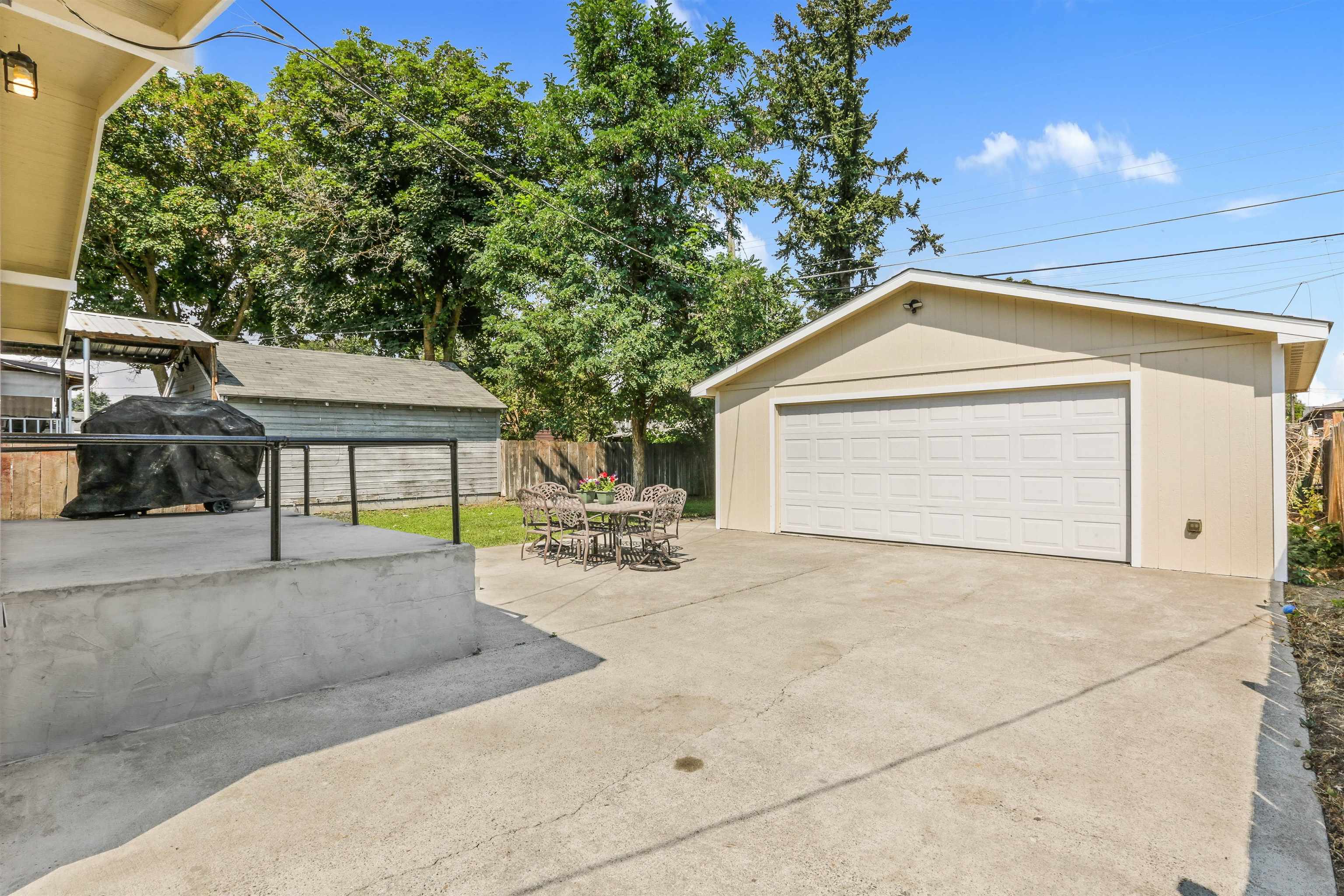 917 E Lacrosse Ave - Photo 5