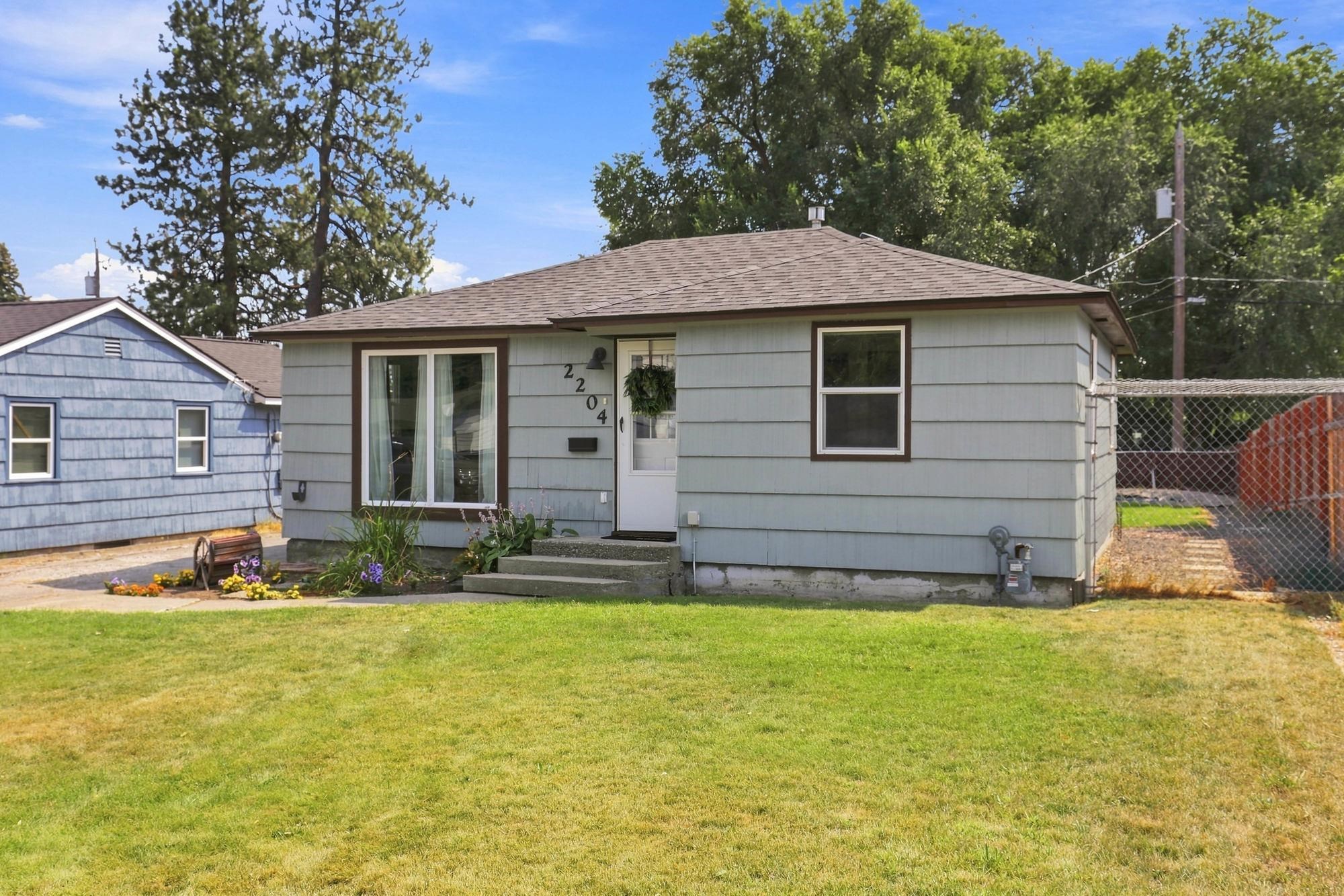2204 E Bismark Ave - Photo 2