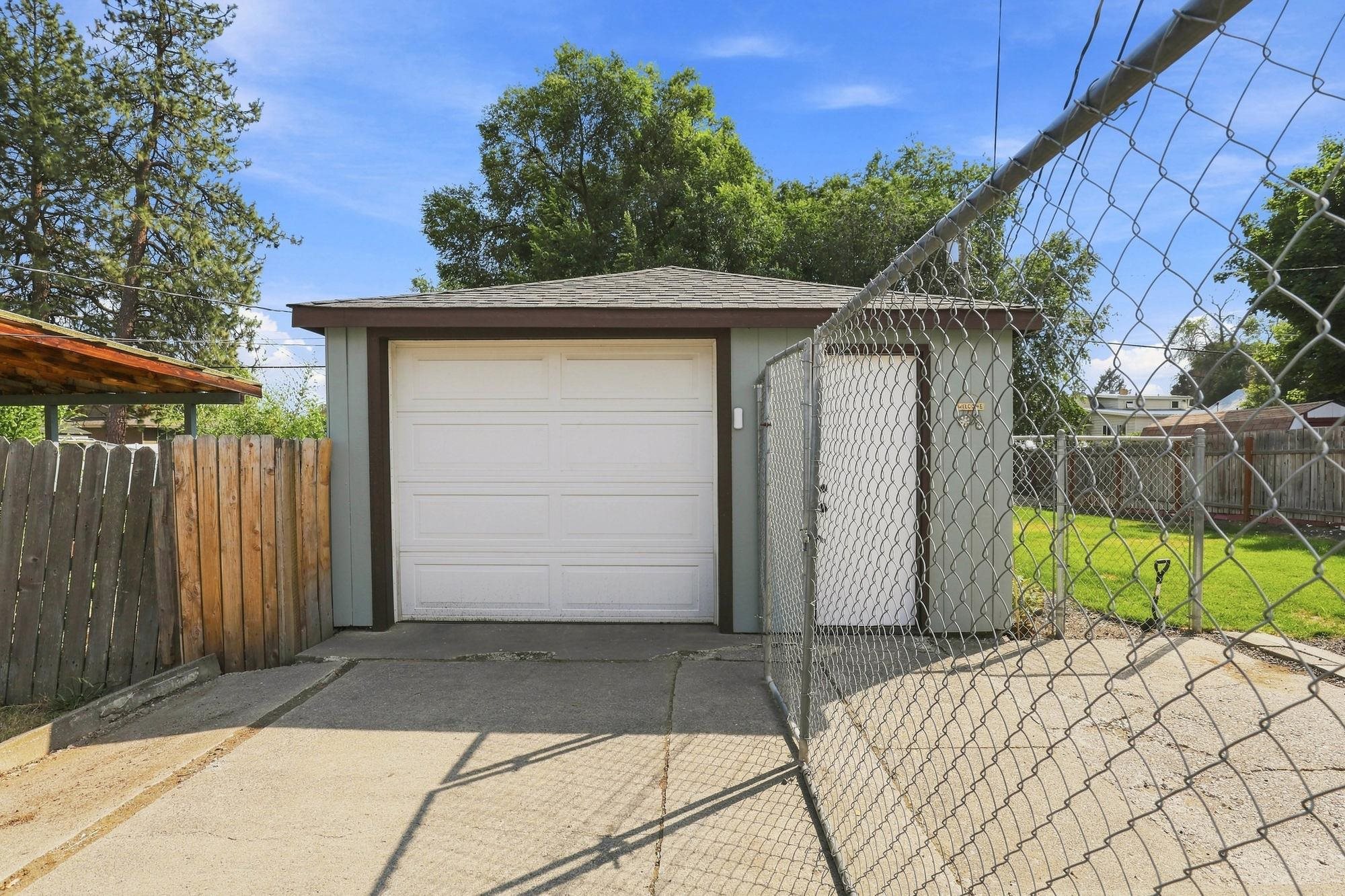 2204 E Bismark Ave - Photo 18