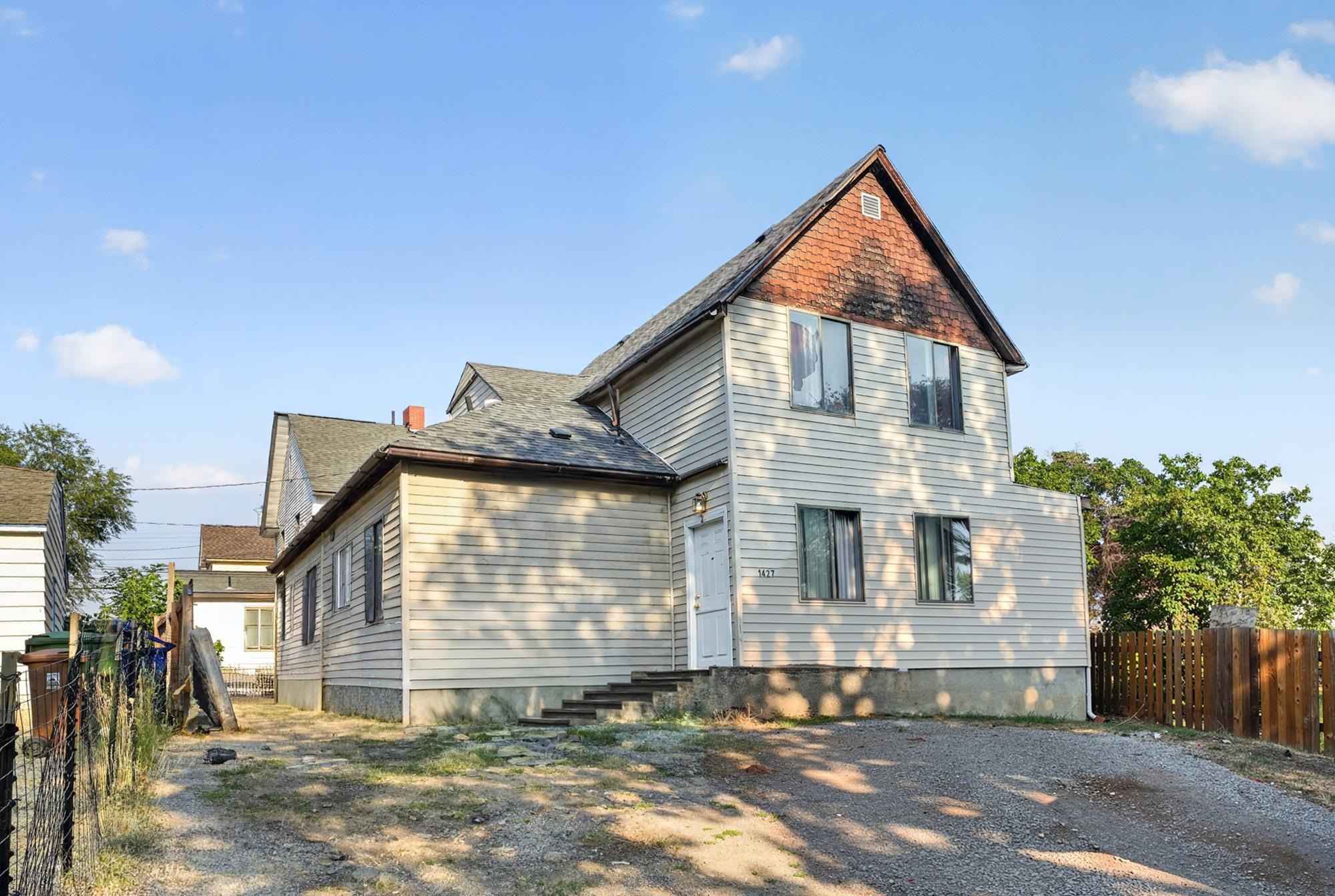 1427 N Lincoln St - Photo 1