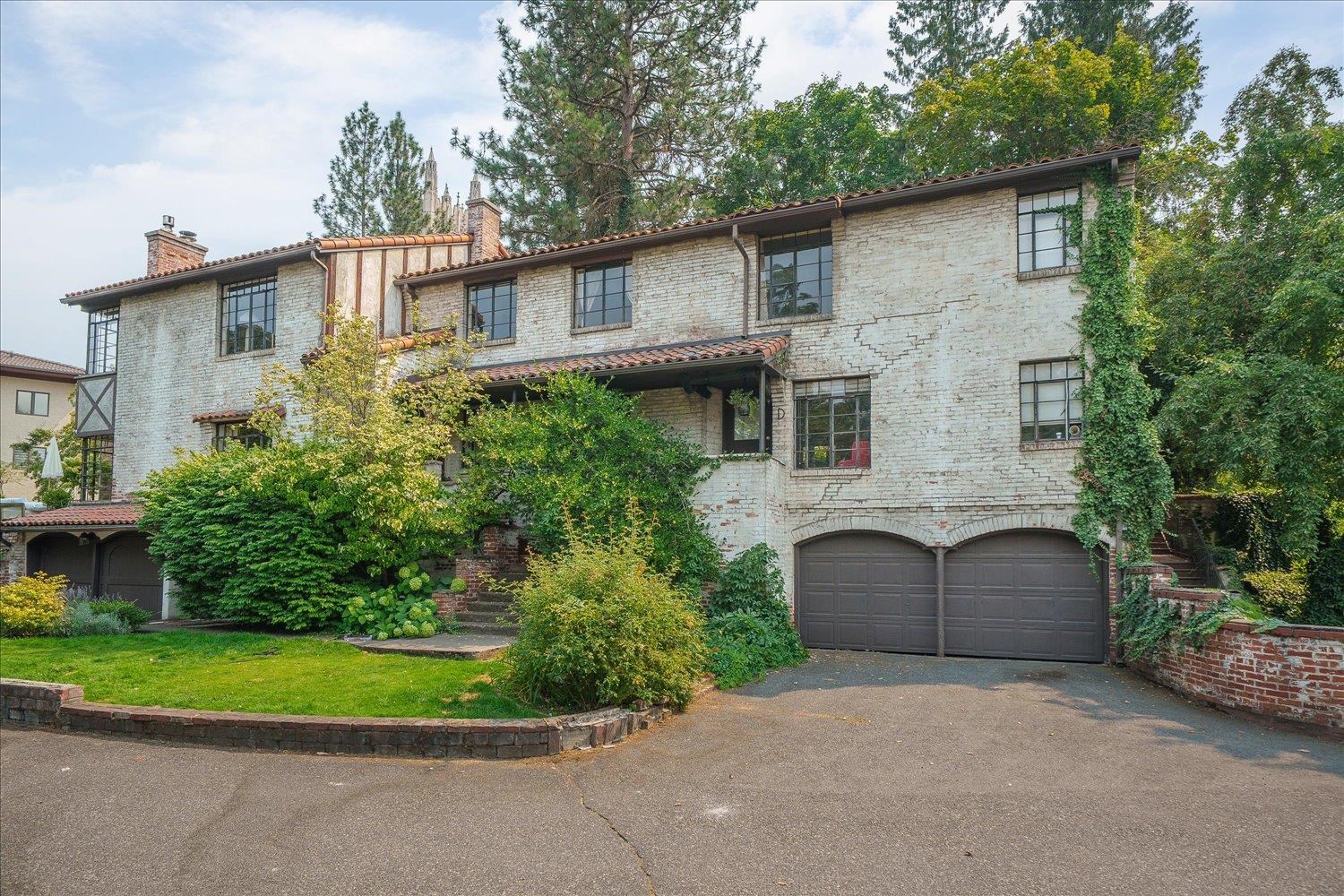1107 S Grand Blvd - Photo 1