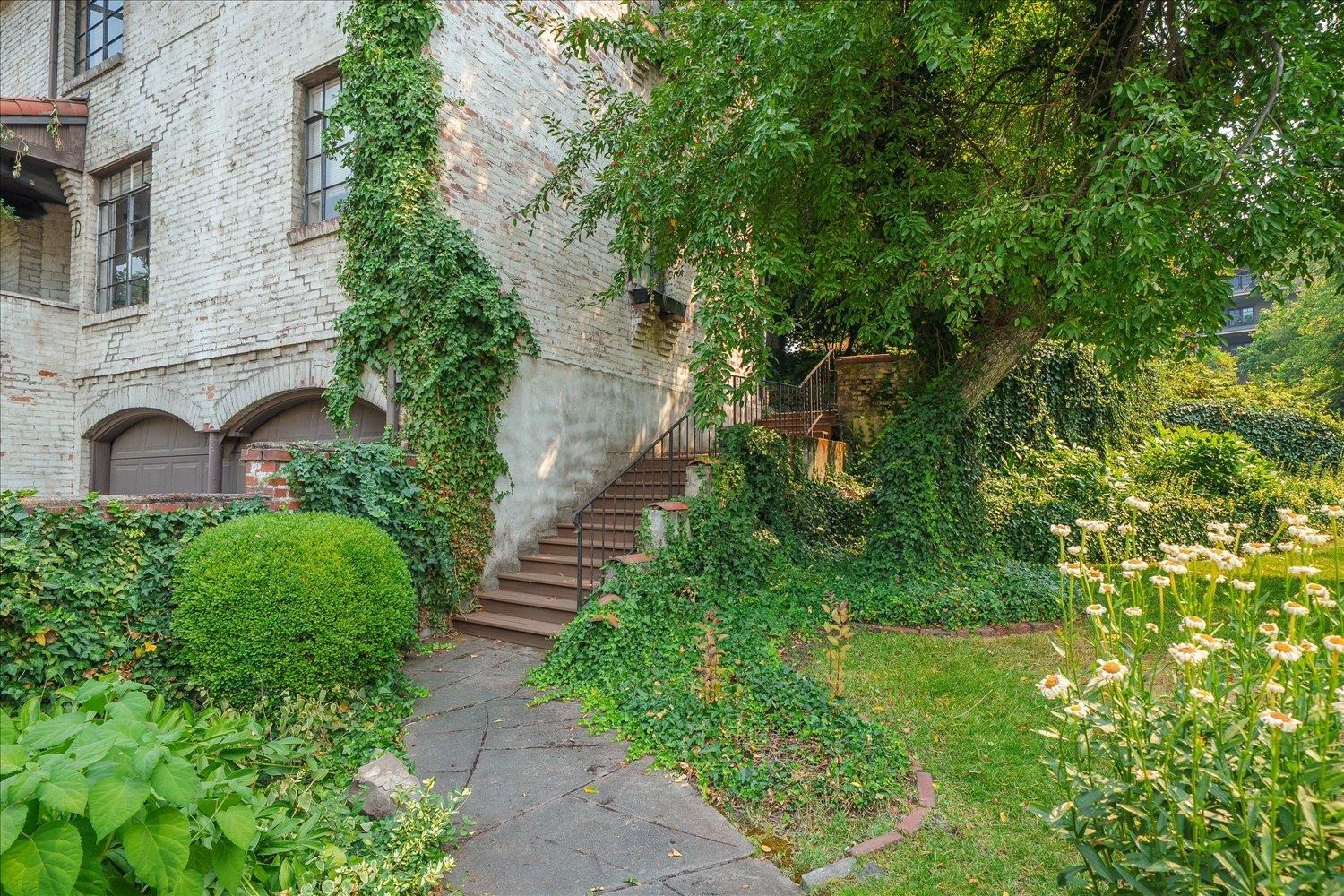 1107 S Grand Blvd - Photo 32
