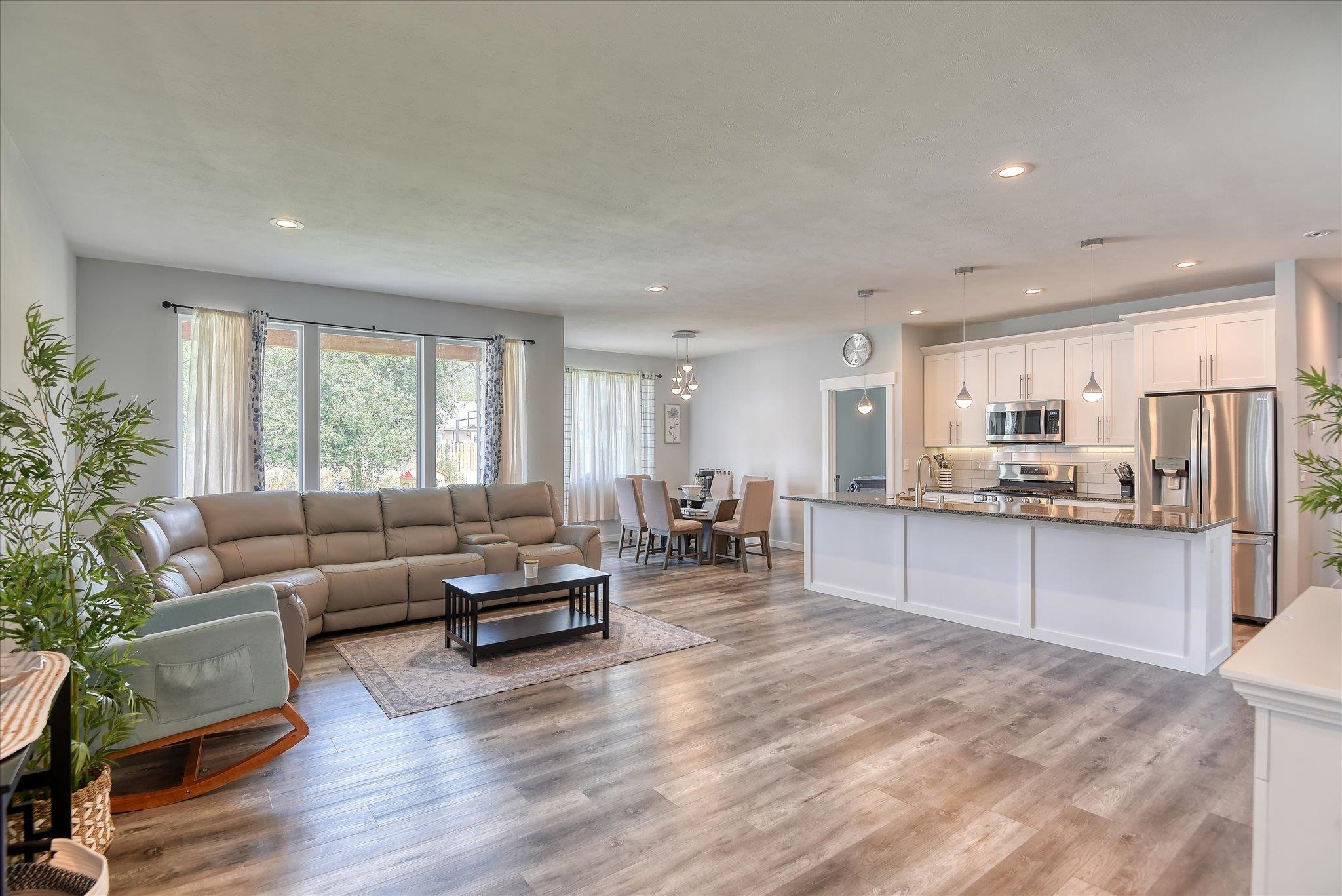 5023 E Grace Ave - Photo 2
