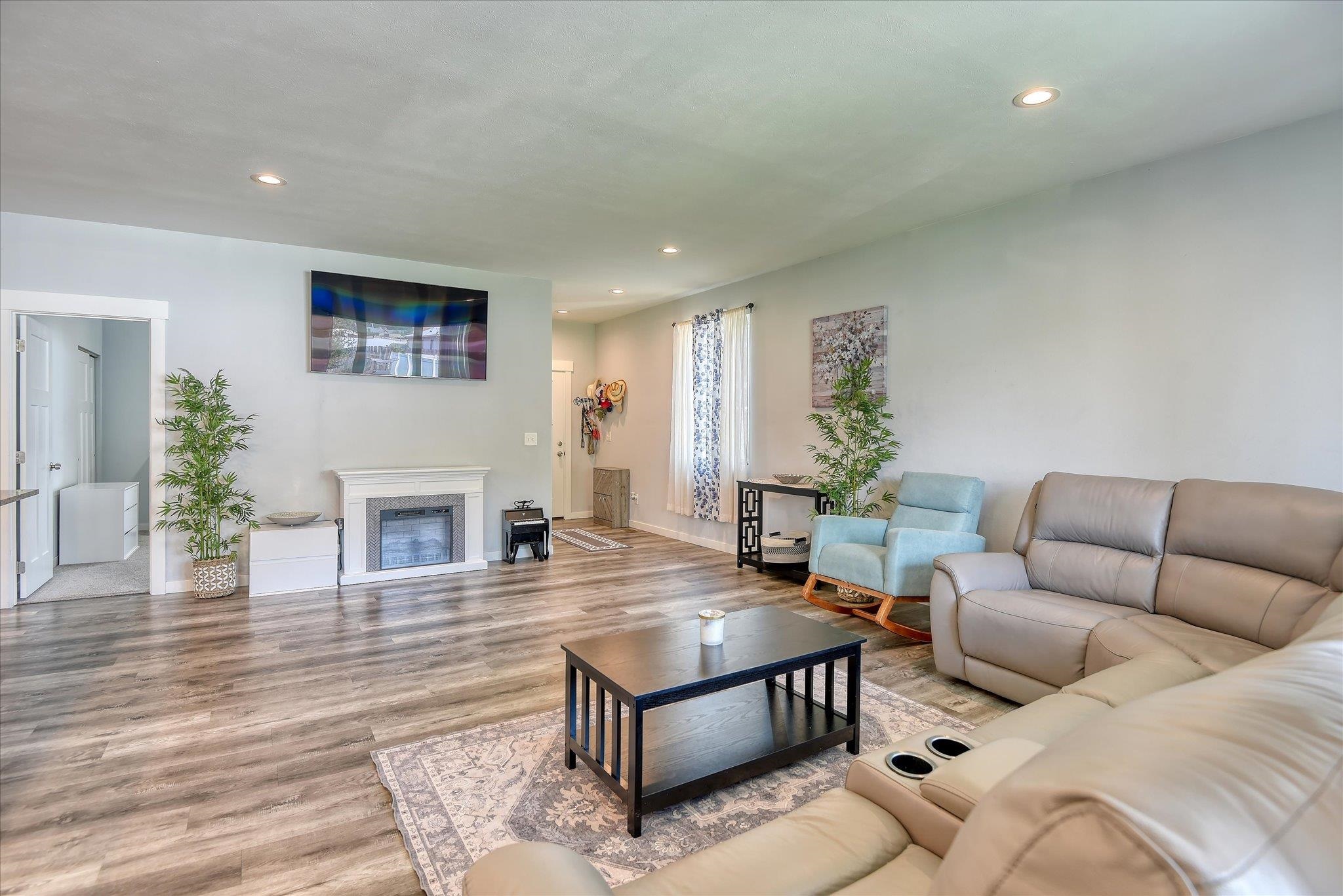 5023 E Grace Ave - Photo 4