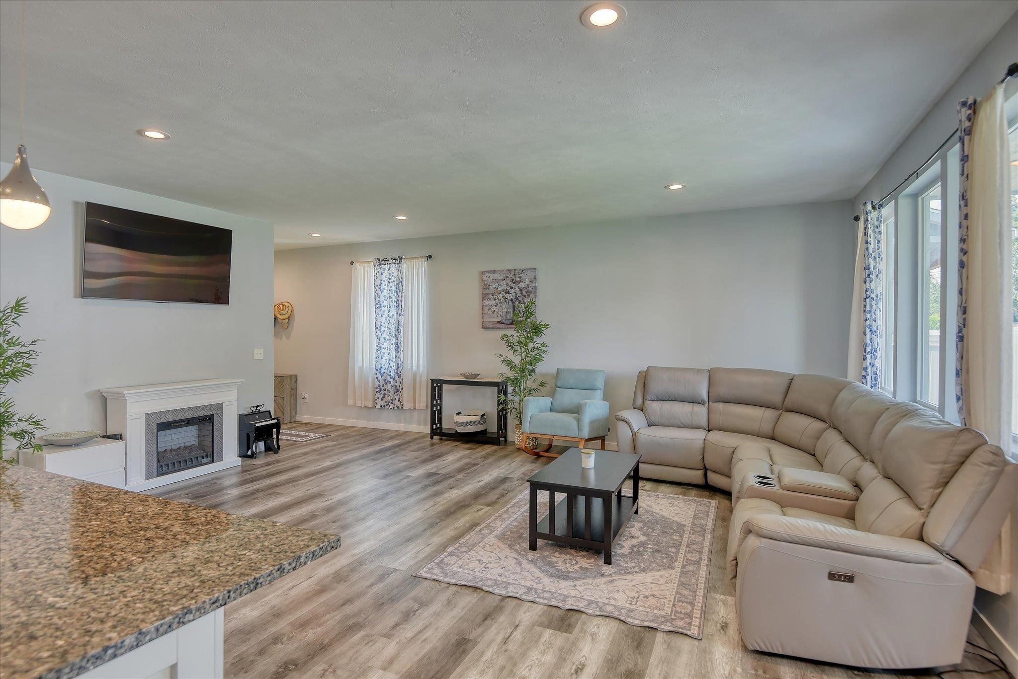 5023 E Grace Ave - Photo 5