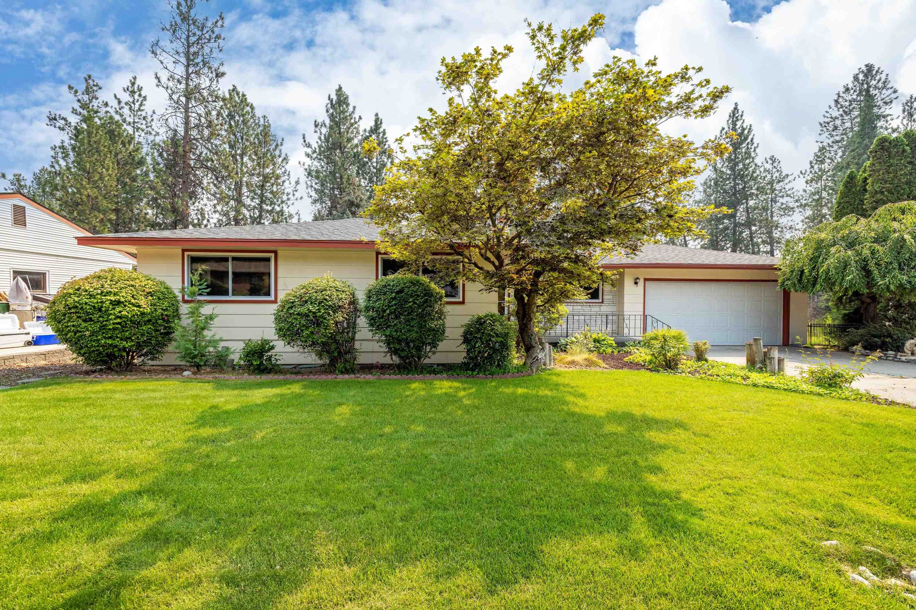 2927 W Beacon Ave - Photo 1