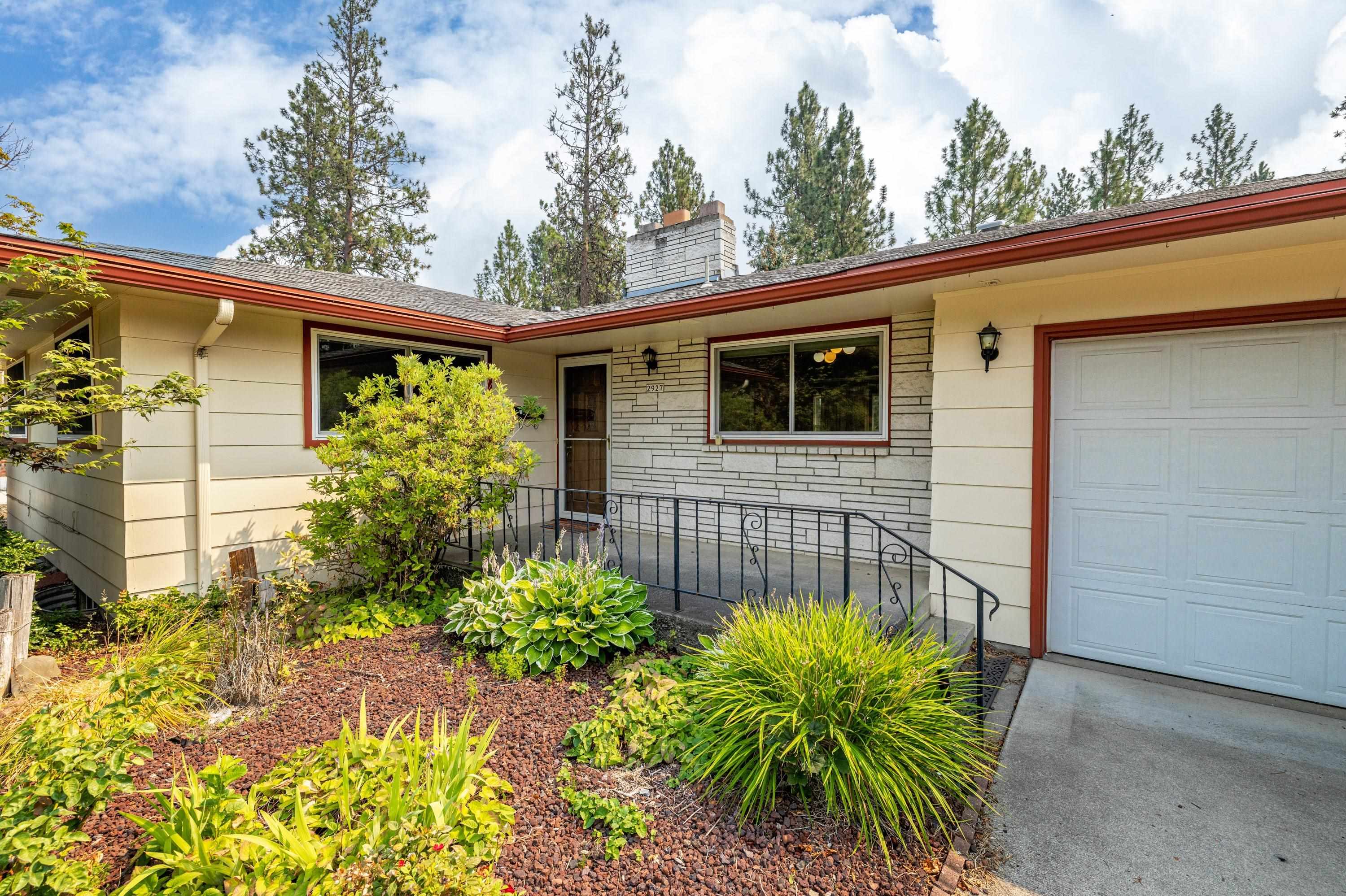 2927 W Beacon Ave - Photo 2