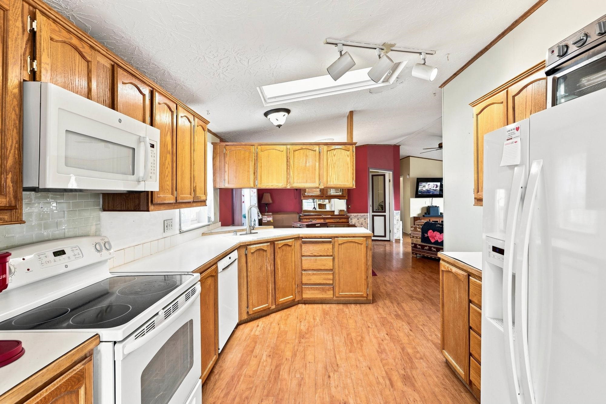 5 W MONTGOMERY Rd - Photo 16
