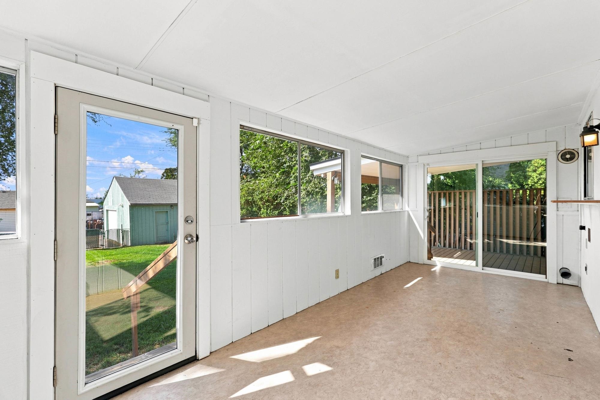2307 W Broad Ave - Photo 15