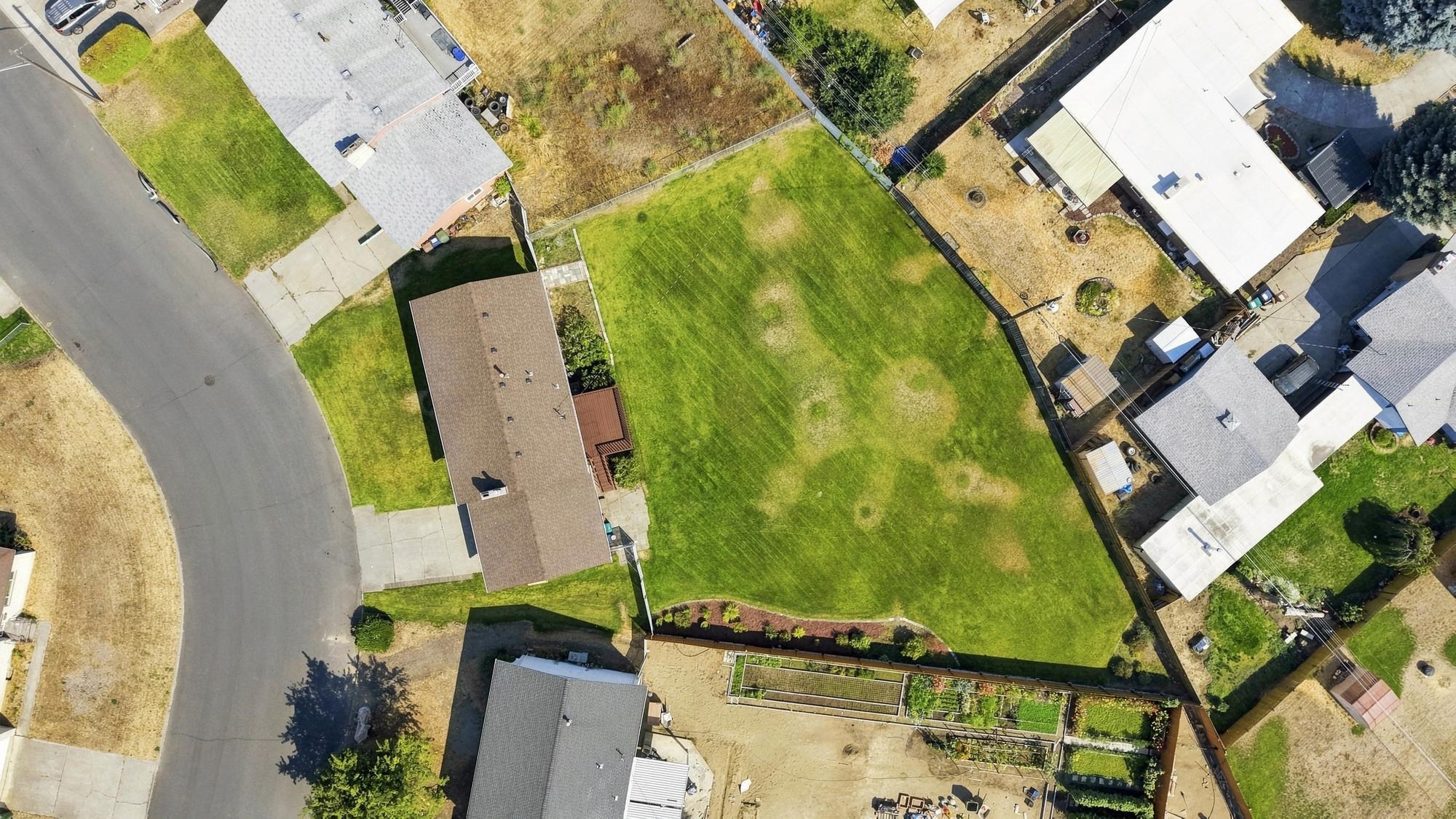 211 E Astor Dr - Photo 2