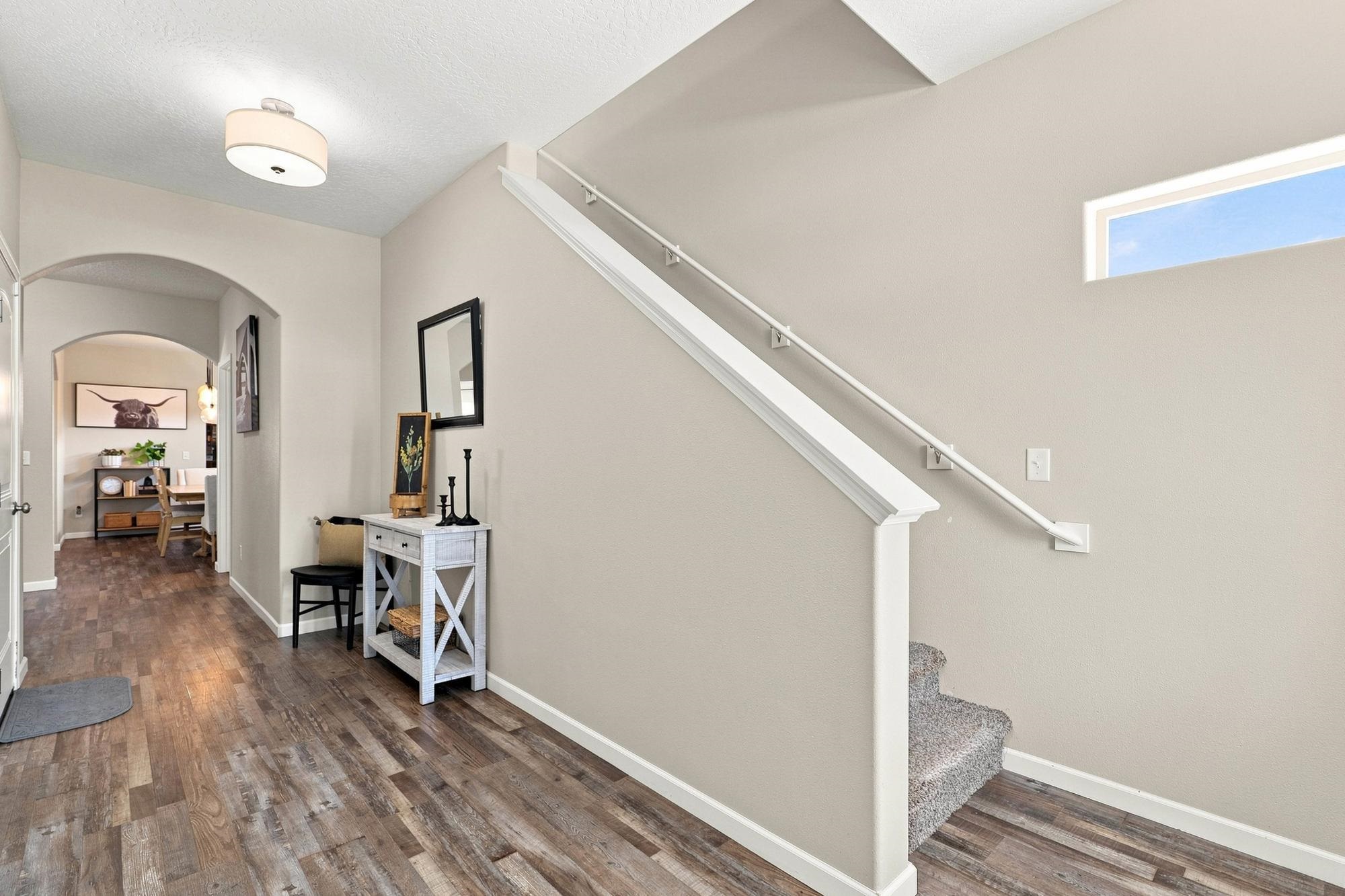 123 S WILLAMETTE St - Photo 2