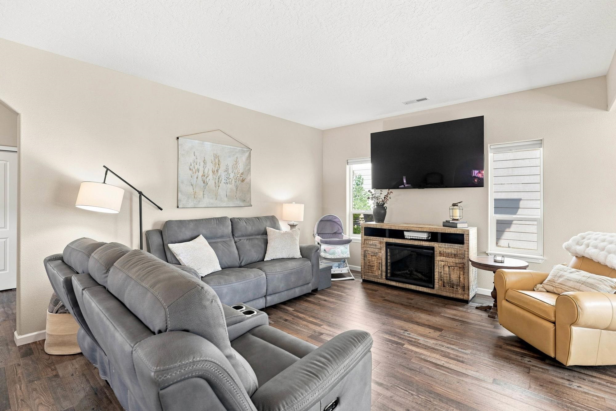 123 S WILLAMETTE St - Photo 4