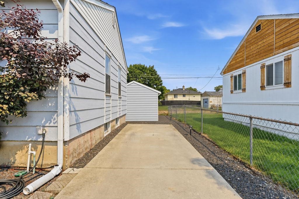 1303 E Princeton Ave - Photo 32