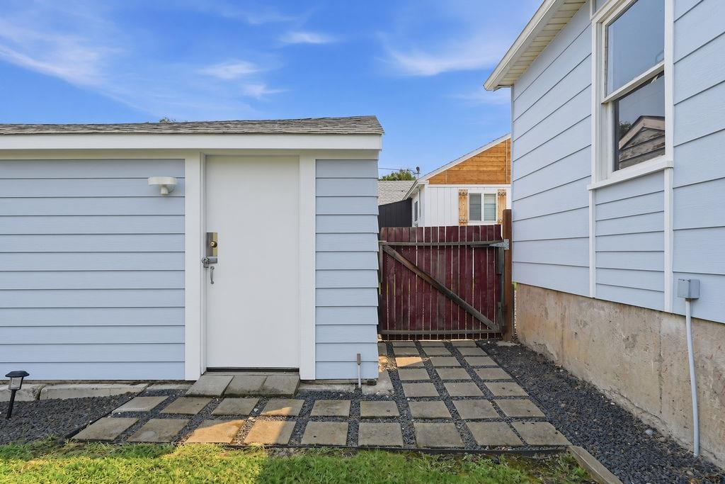 1303 E Princeton Ave - Photo 33