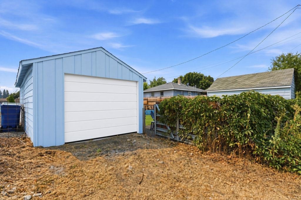 1303 E Princeton Ave - Photo 34