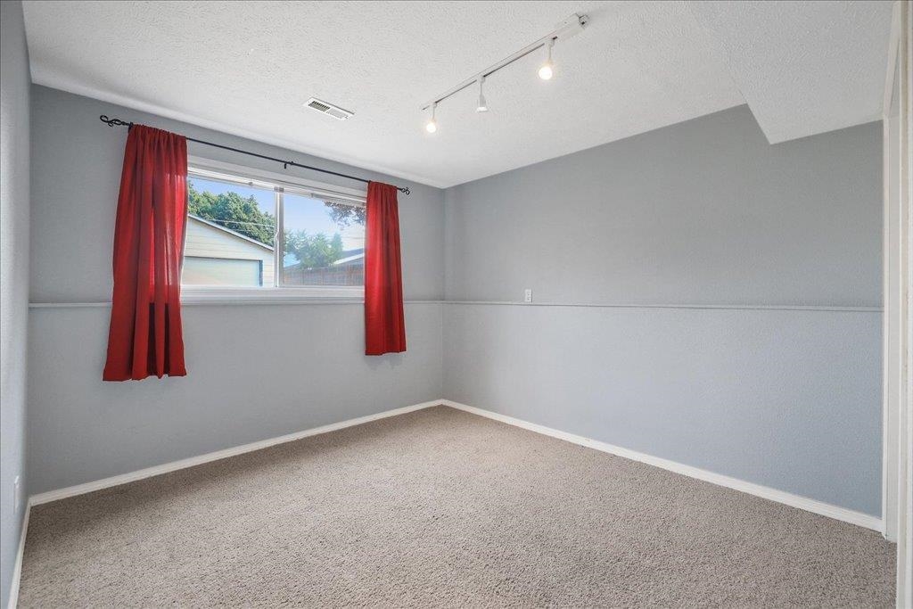 1427 E 35th Ave - Photo 26