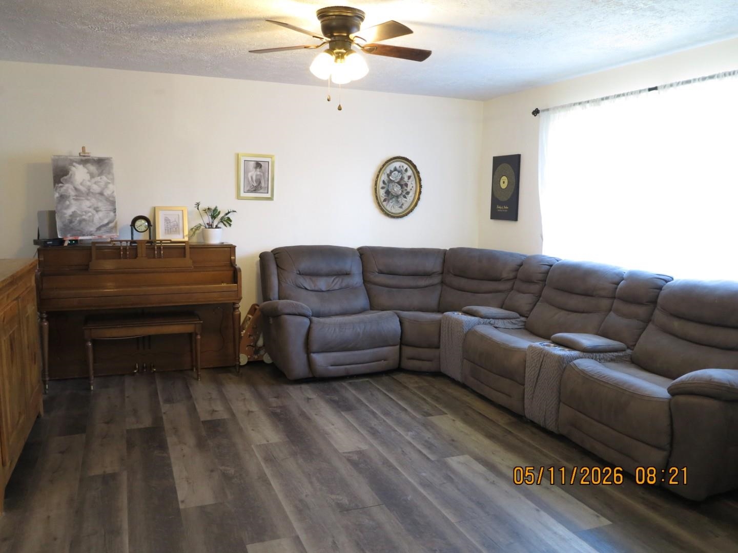 107 W James St - Photo 4