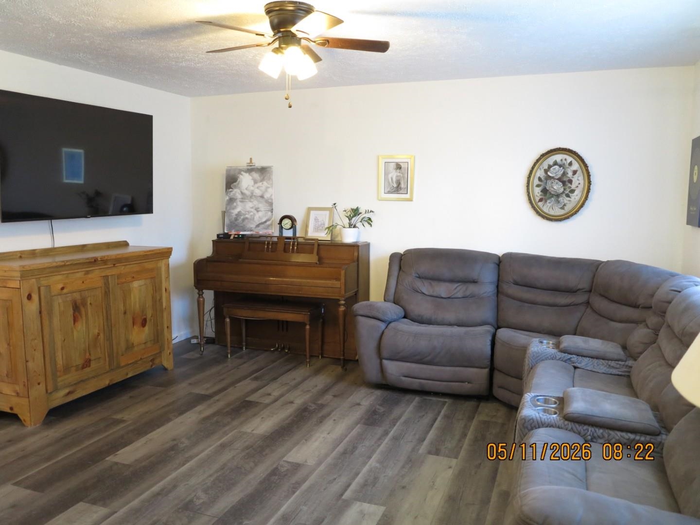 107 W James St - Photo 5