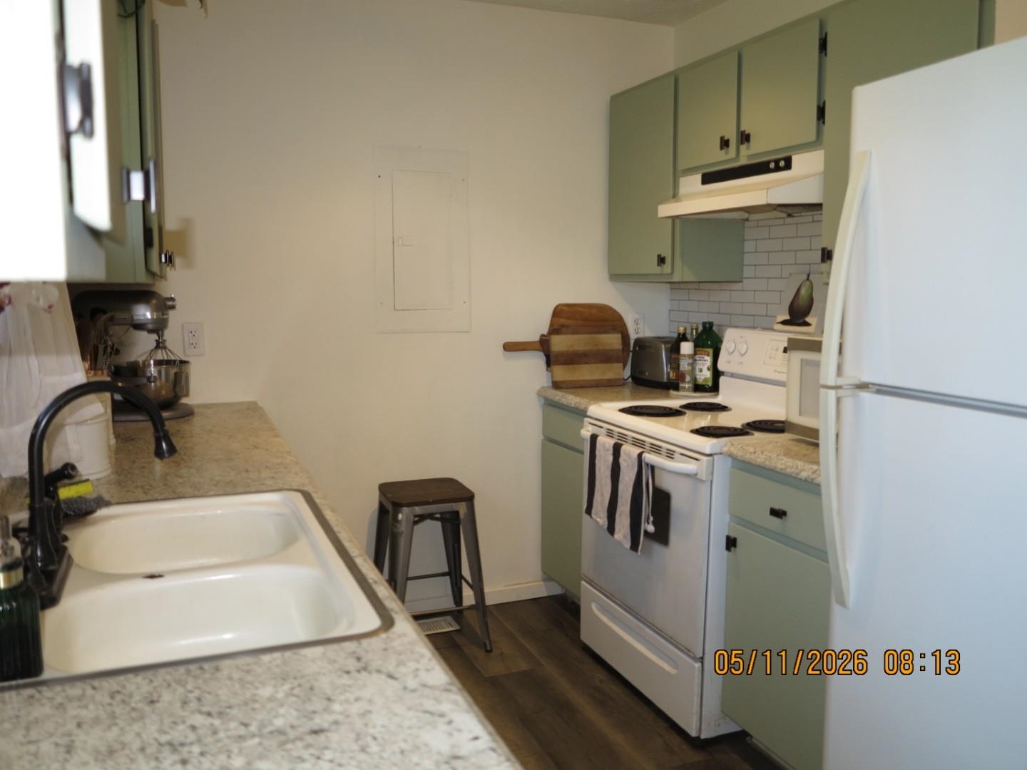 107 W James St - Photo 8