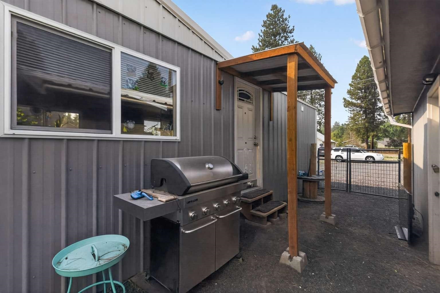 426 E 6TH Ave - Photo 1