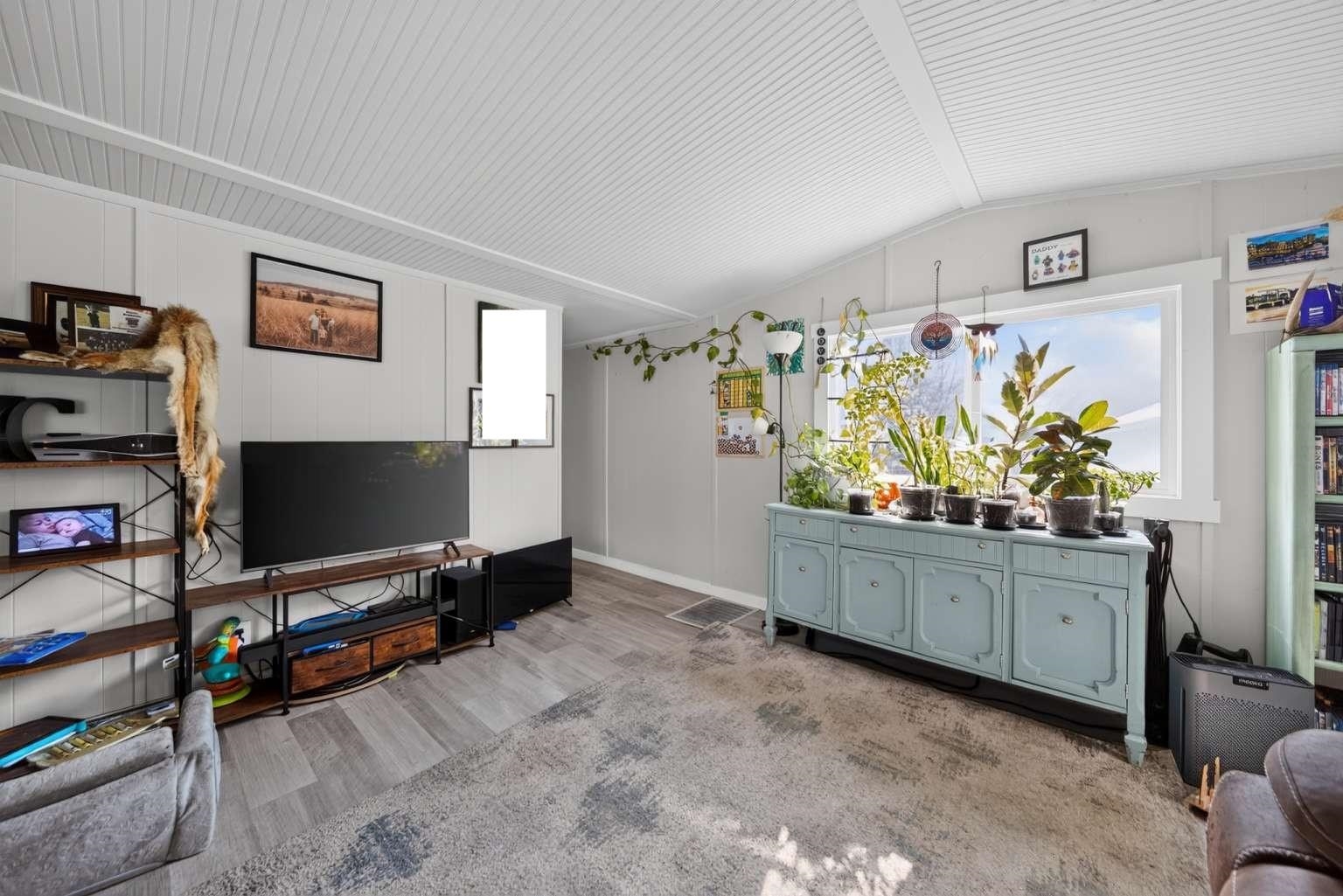 426 E 6TH Ave - Photo 21
