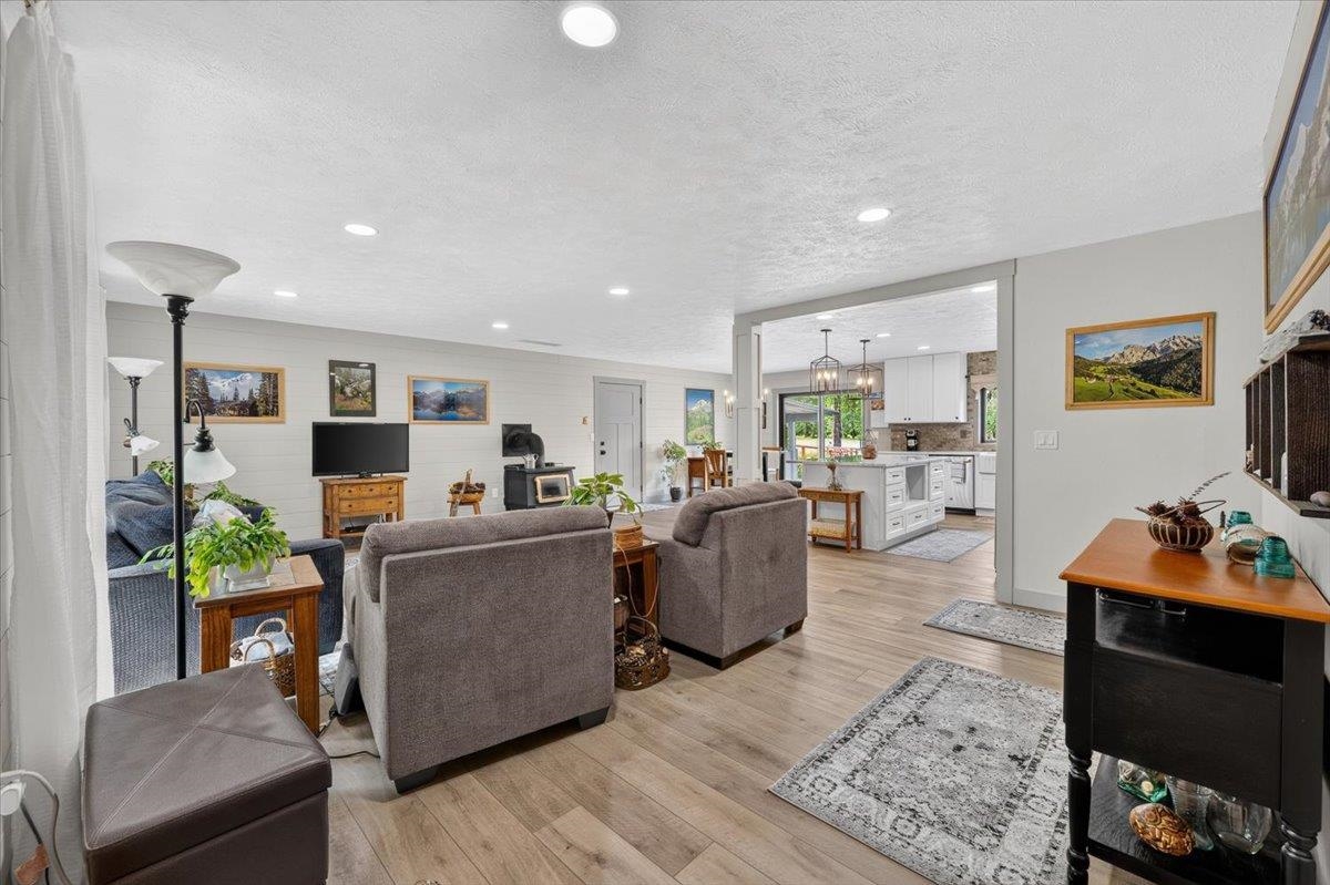 2781 Clarke Rd - Photo 3