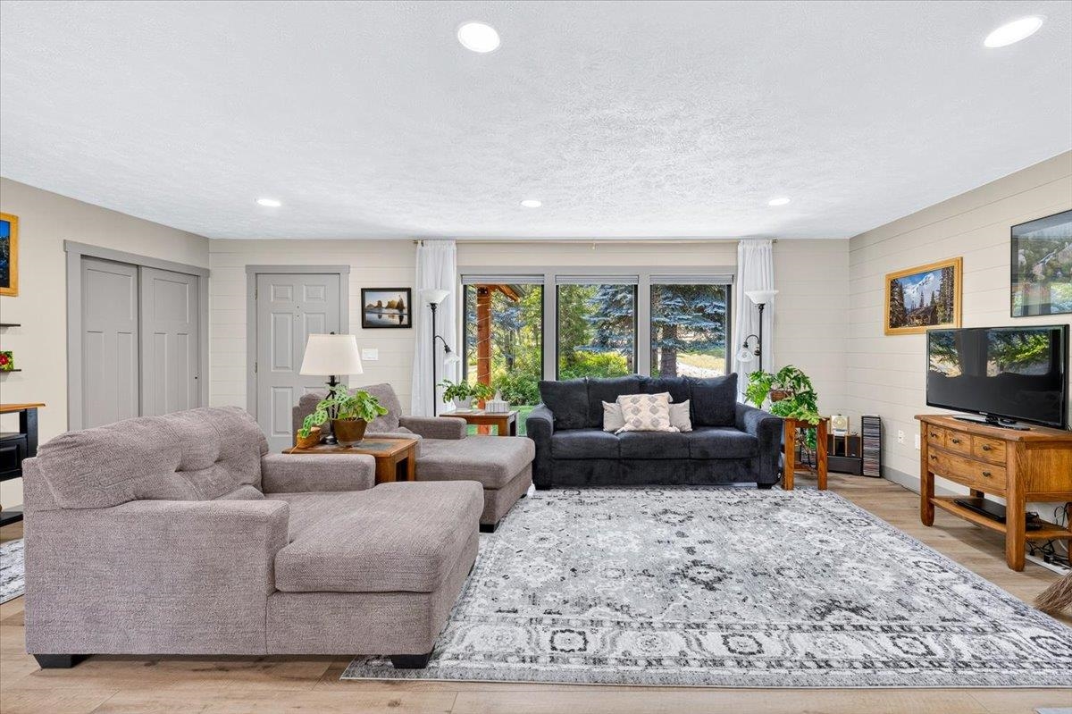 2781 Clarke Rd - Photo 4