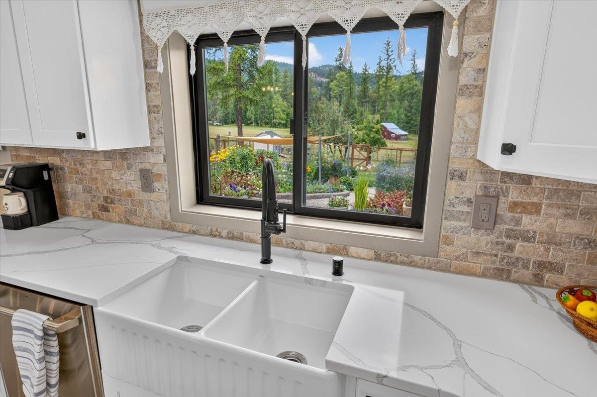 2781 Clarke Rd - Photo 9