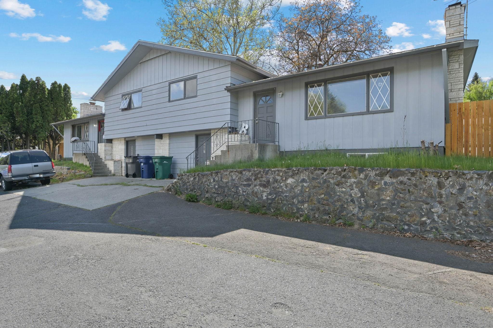 9907 N Waikiki Rd - Photo 2