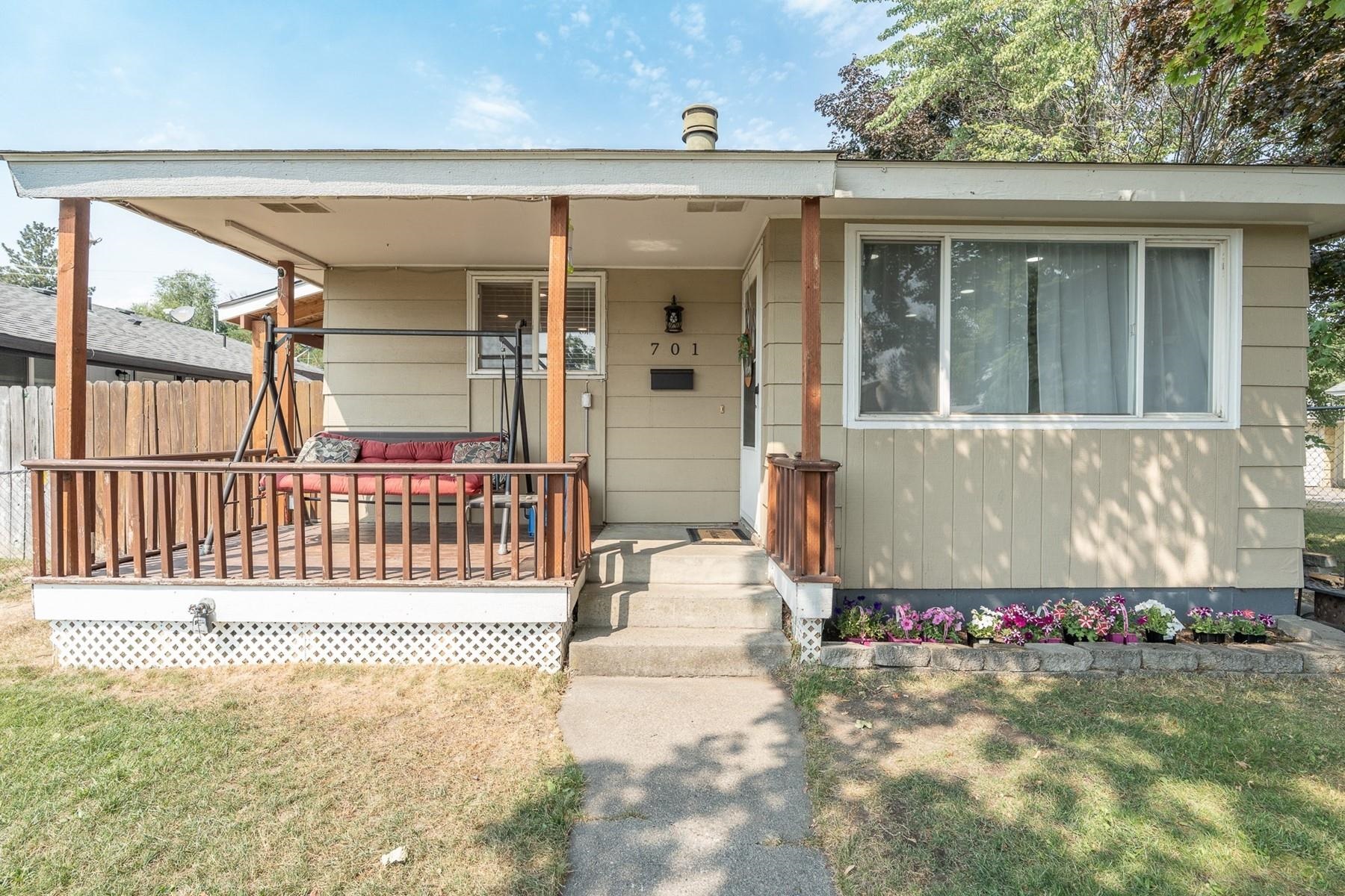 701 E Bismark Ave - Photo 1