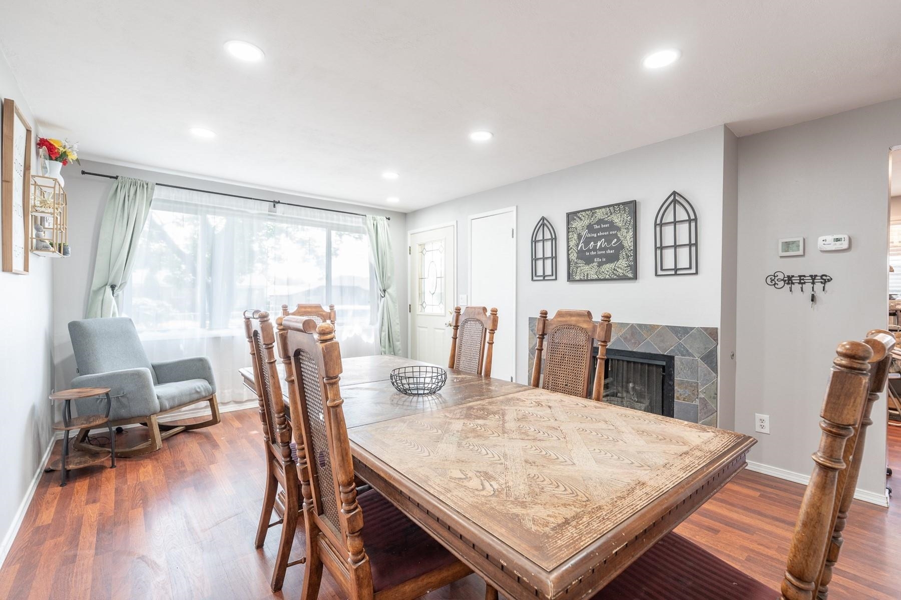 701 E Bismark Ave - Photo 2