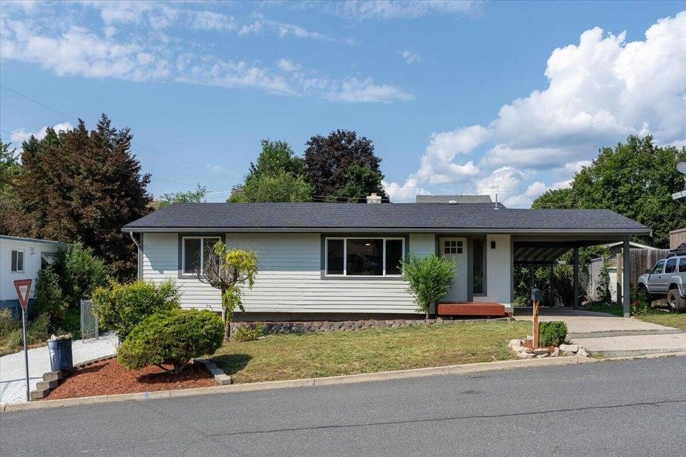 1025 E Ivy Ave - Photo 1