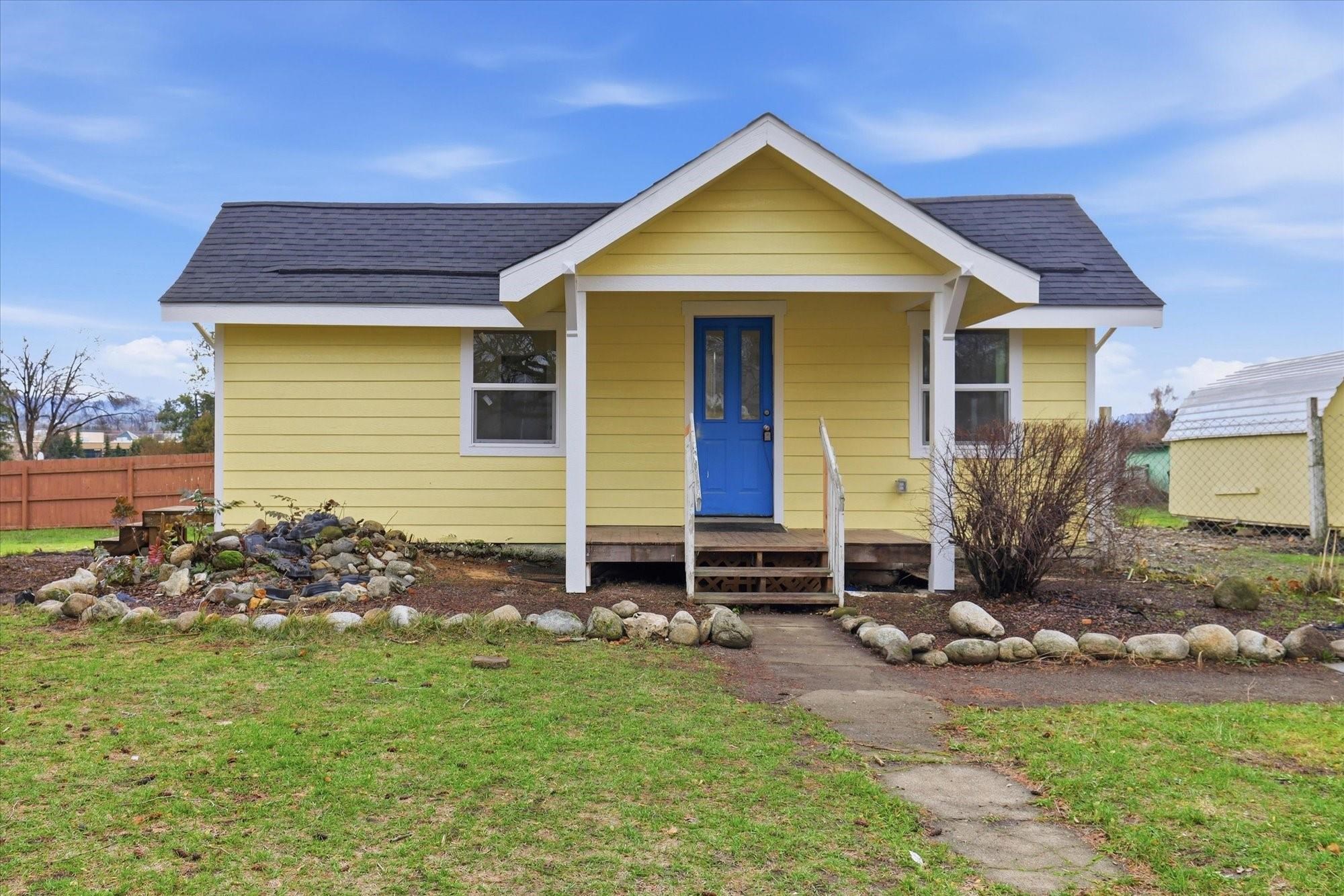 14902 E Valleyway Ave - Photo 1