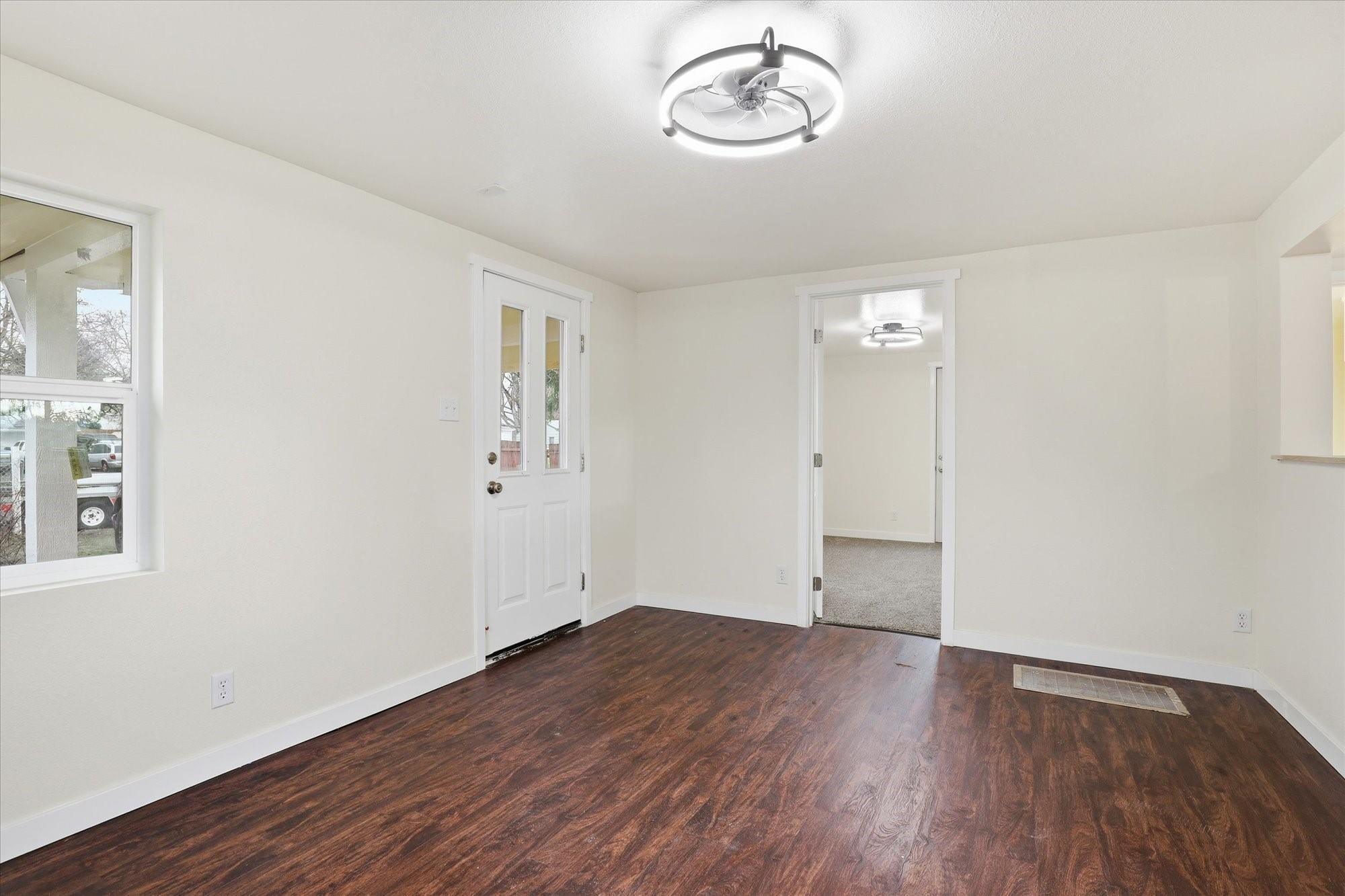 14902 E Valleyway Ave - Photo 4