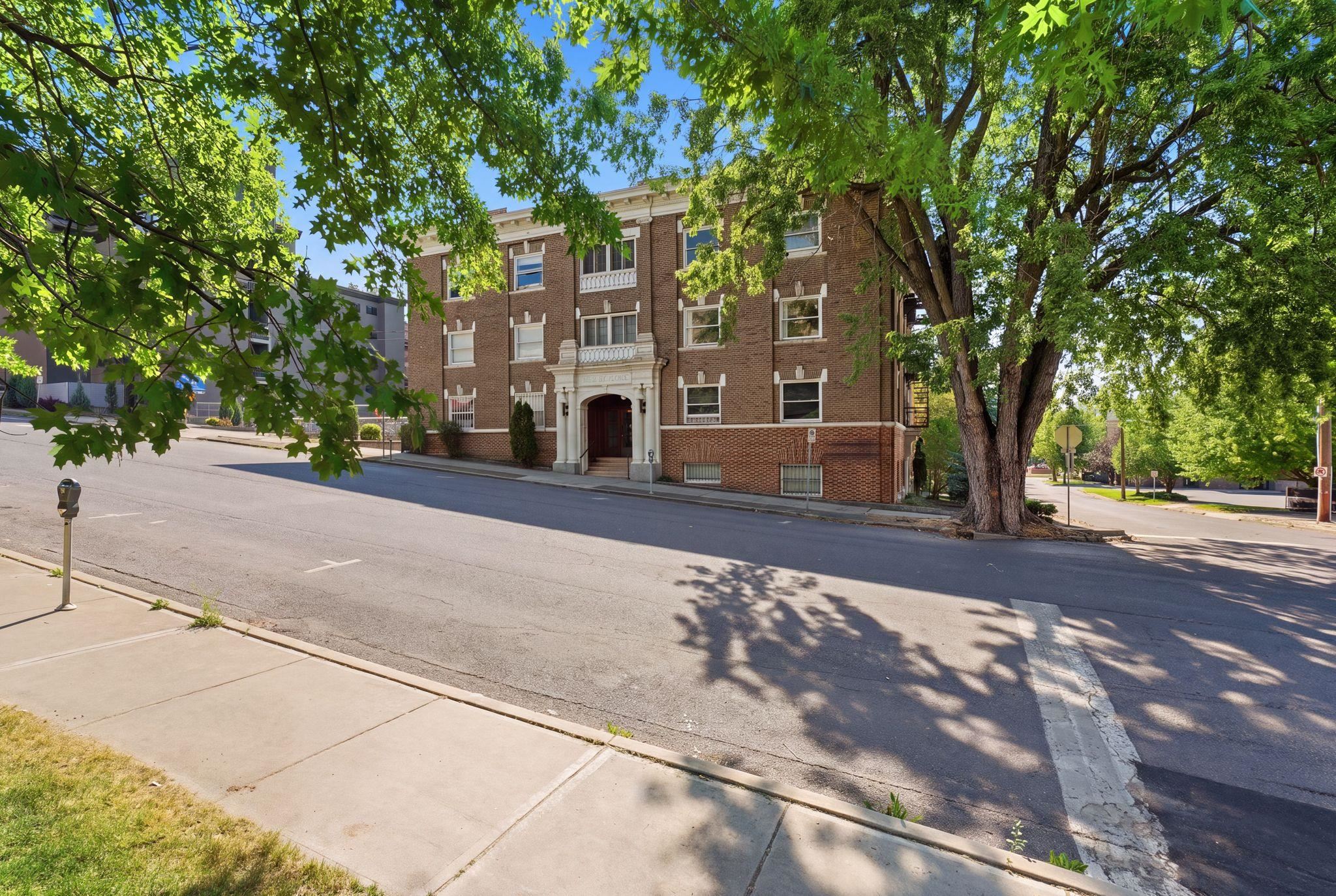 702 S Bernard St - Photo 3